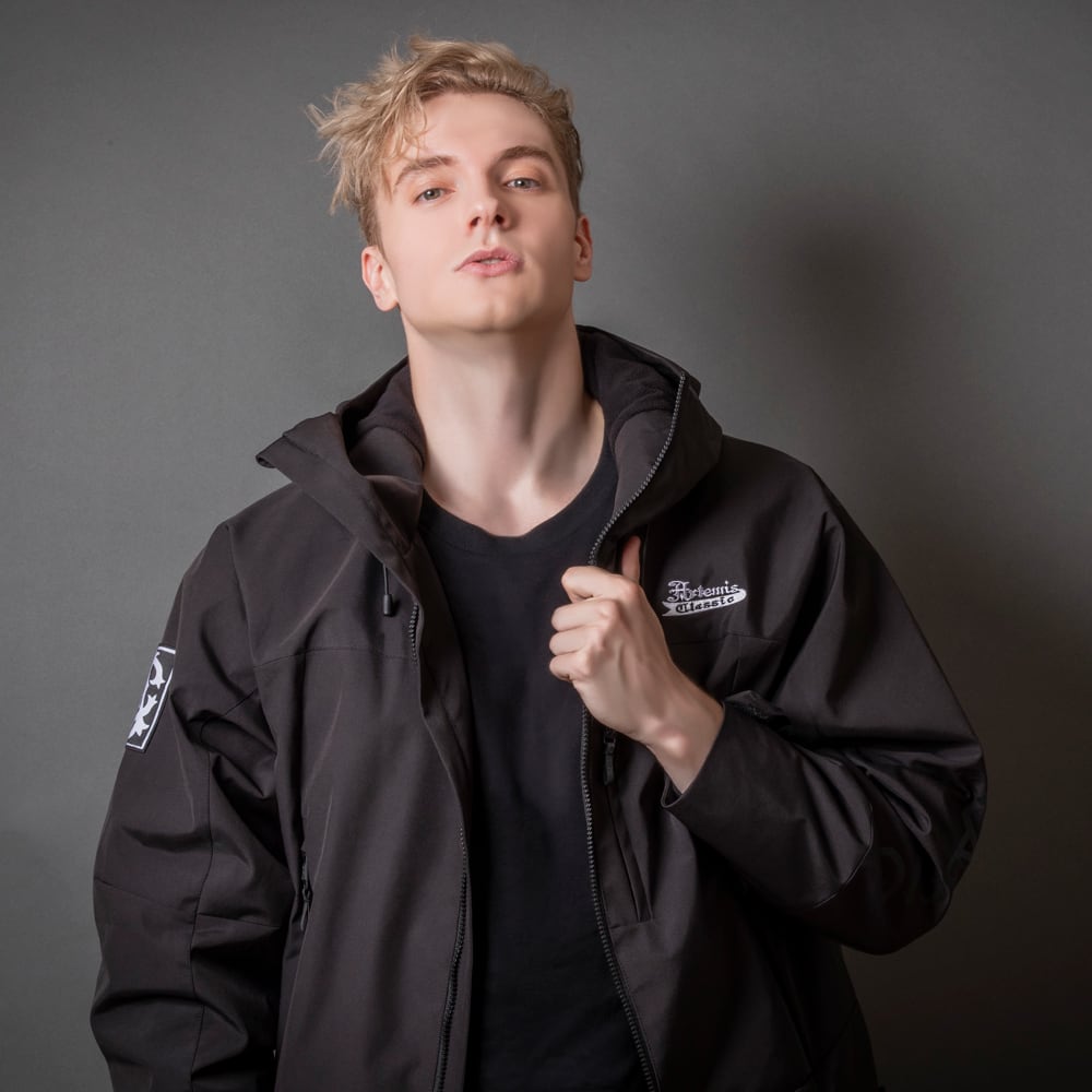 アーセナル 大人気モデル　美品　バーガンディ　オシャレ 特別価格】ACマウンテンパーカー APOT4010 AC Mountain Parka シルバー