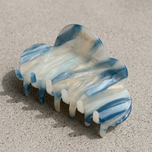 AURA Scallop Clip / Milky Blue