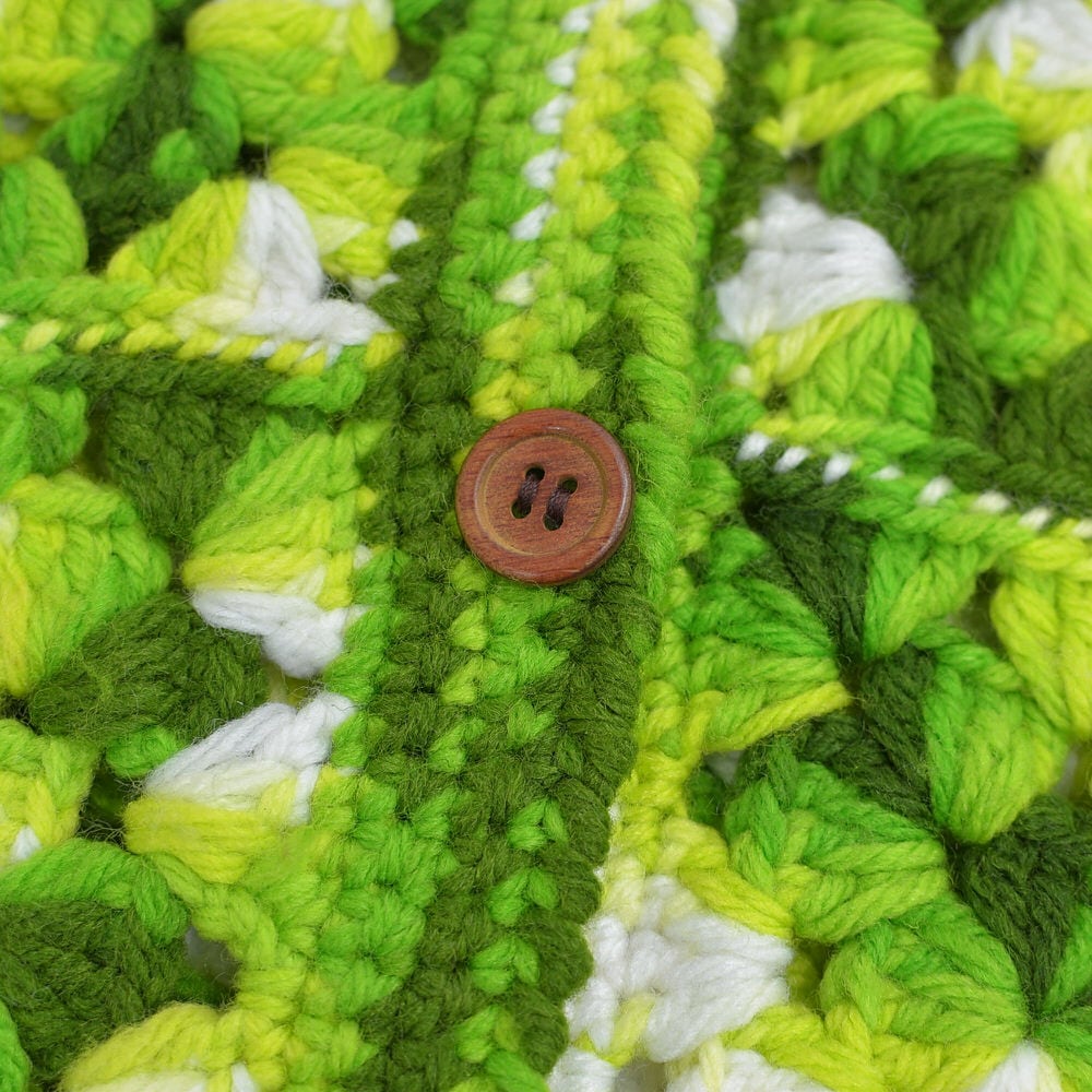 70s Hand Knitting グラニースクエア クロシェニット カーディガン かぎ針編み モチーフ編み ショールカラー ニット タイト グリーン ホワイト ヴィンテージ ビンテージ USA アメリカ古着 レディースXS～S相当 70s Hand Knitting グラニースクエア クロシェニット カーディガン