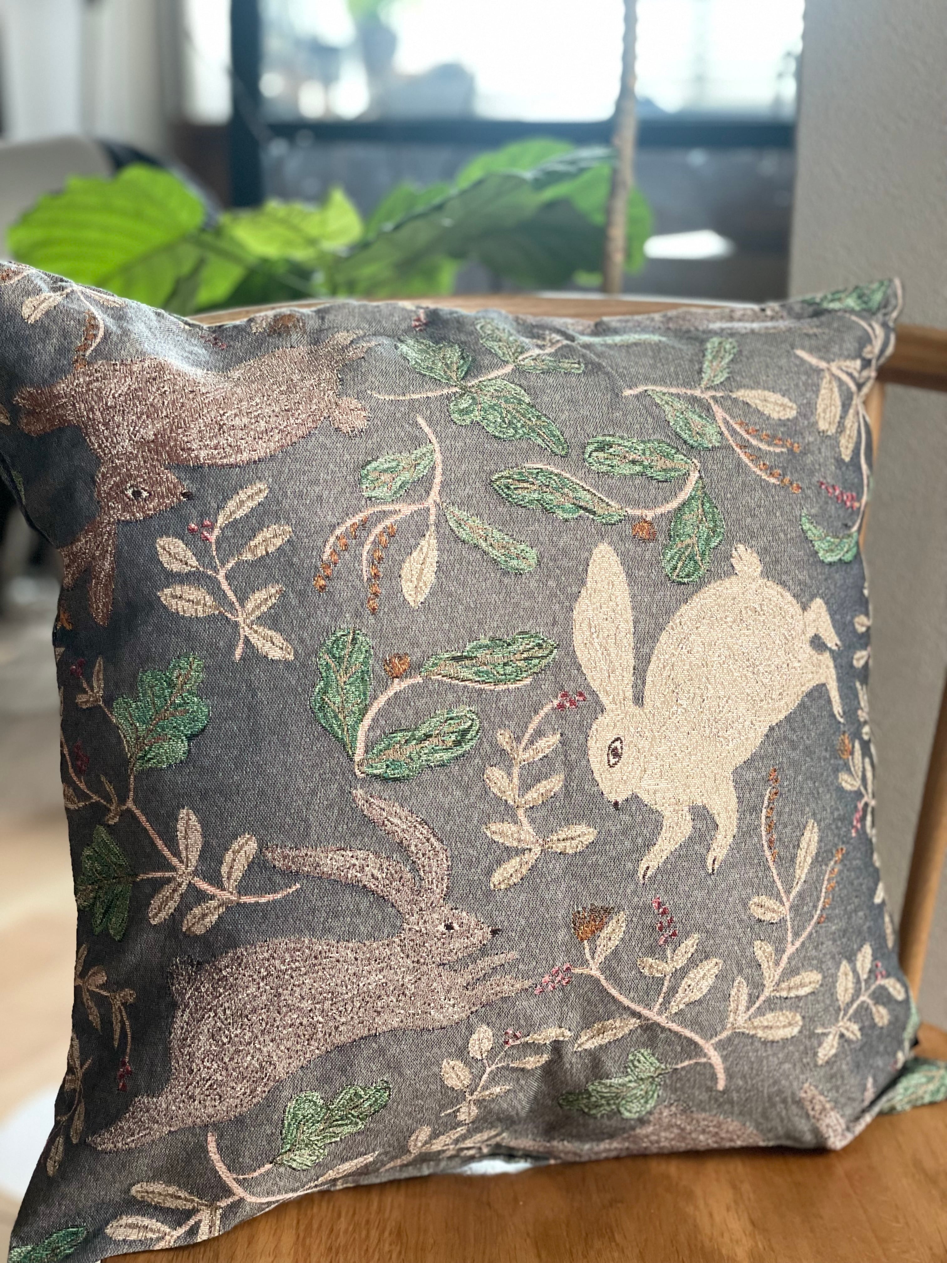 松尾ミユキ クッションカバー 【Three Rabbit】 | 暮らし道具と服のお