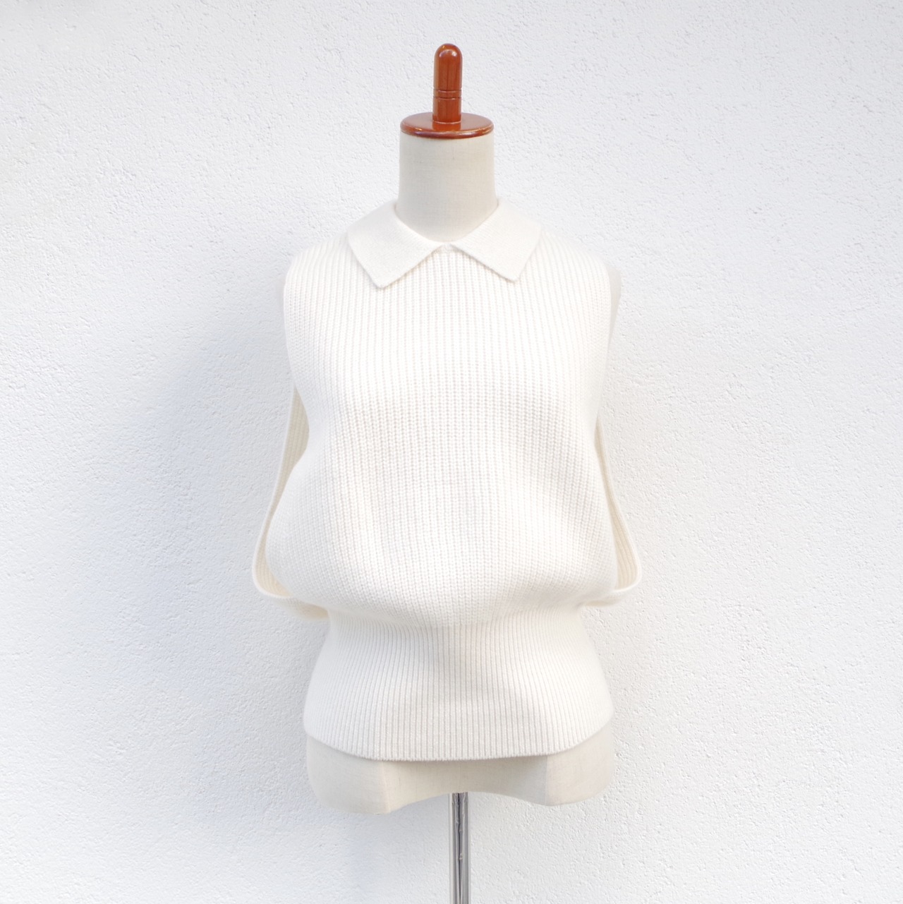 MAISON CARRÉE CASHMERE VEST "IVORY"