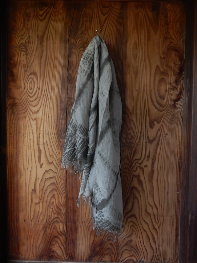 Color : Grey / Light Grey Cotton Linen Shawl Tatami Tatsumaki Shibori "Strata"