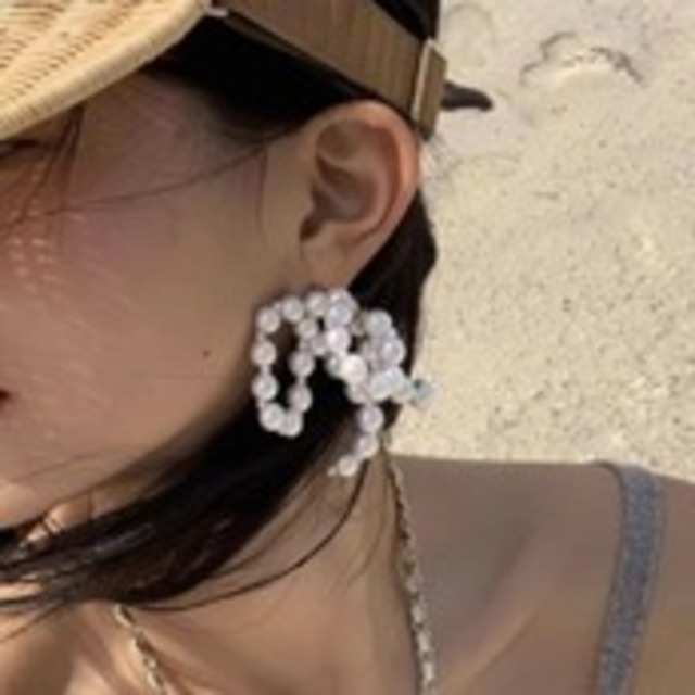 アクセサリー ピアス リボン パール かわいい 大人可愛い きれいめ シンプル 上品 お洒落 こなれ感 ラブリー キュート ガーリー モード エレガント モダン 存在感 フォーマル 華やか クラシック フェミニン 通学 デート お出かけ パーティー イベント リゾート 旅行 お買い物 女子会 休日 普段使い コーデ スタイル 高見え 格上げ モテ インスタ映え 謝恩会 二次会 披露宴 シーズンレス お食事会 大きめ 白【KR0007】