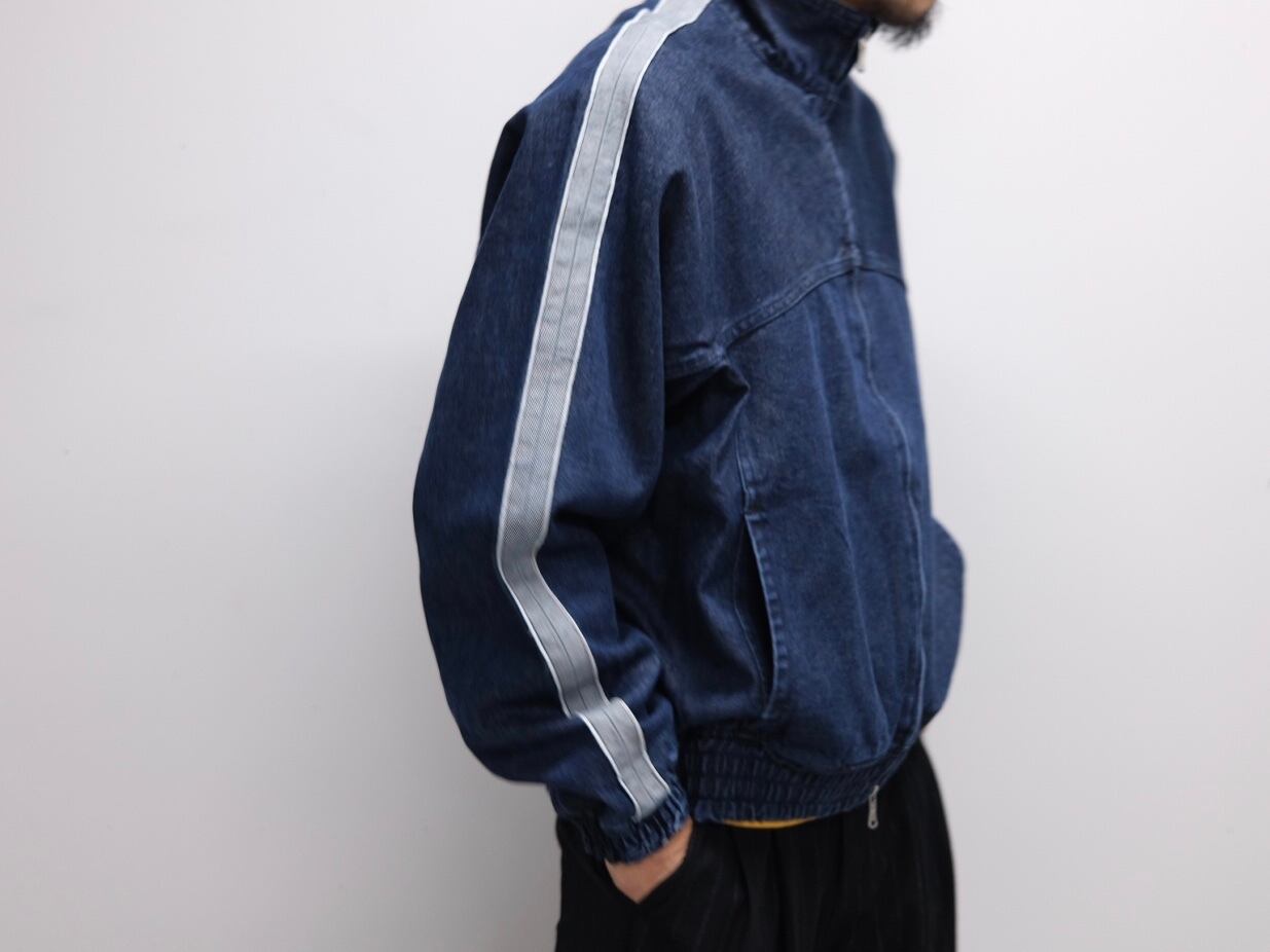1000S/THOUSANDS “SELVAGE DENIM TRUCK JACKET“ BLUE WASH 1000S/THOUSANDS “SELVAGE DENIM TRUCK JACKET“ BLUE WASH