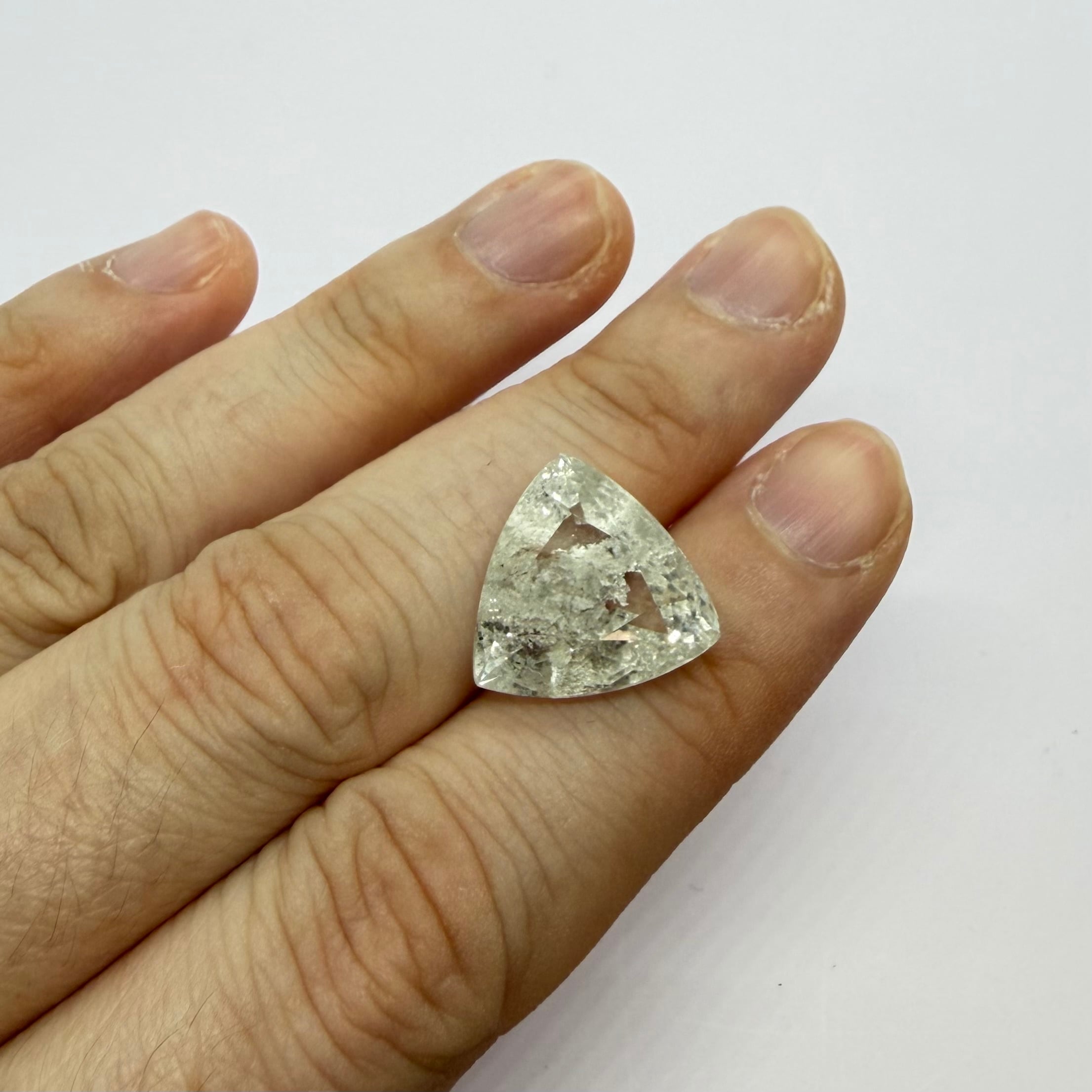 カスミソウを閉じ込めたようなガーデンクオーツ