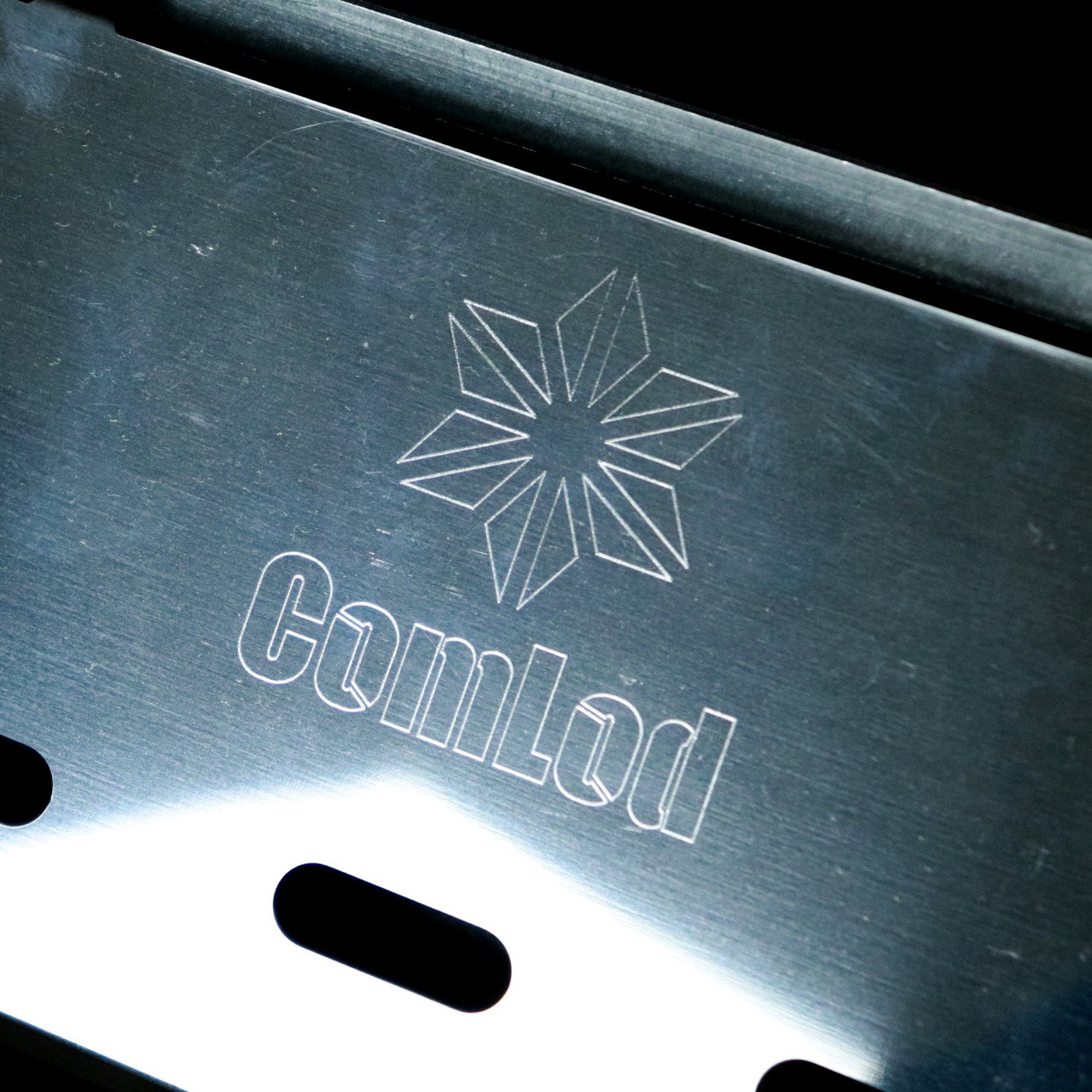 COMOMU　卓上焚き火台