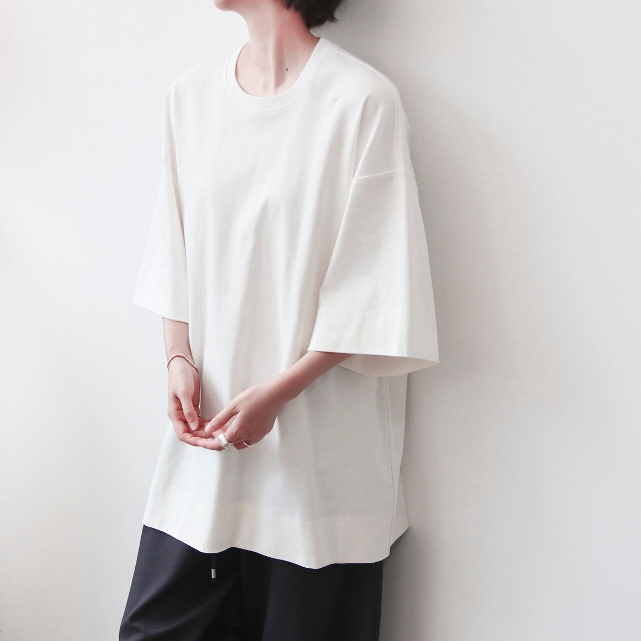 オーバーサイズドロップショルダーTシャツ A02240