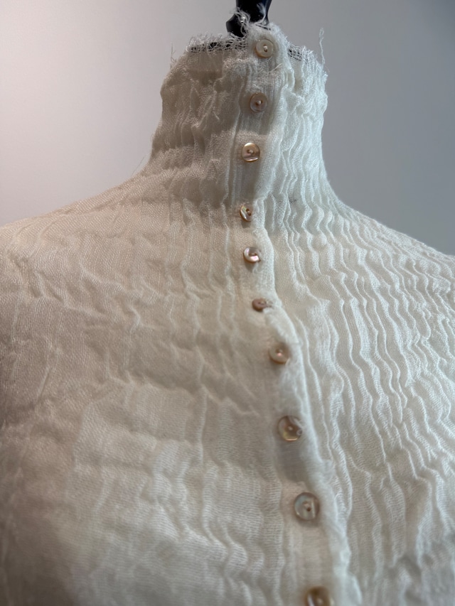 ERiKOKATORi/EK11-1-4 wool linen gauze highneck top Ivory
