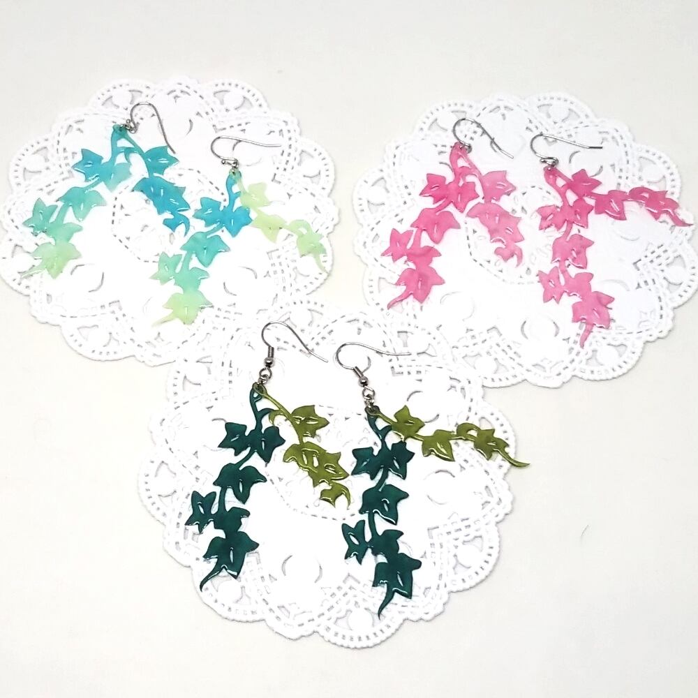 再販】秘密の花園 ＊ 切り絵 蔦 ピアス・イヤリング | すきかげ