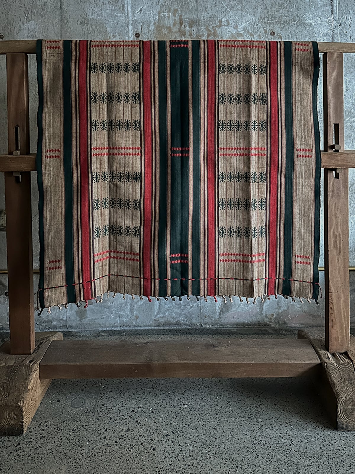 Naga tribe／Vintage rug | 333 & tay - Delivery Service