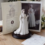 英国 コールポート Queen Victoria フィギュリン ヴィクトリア女王１５０周年記念　限定7500体 冊子・証明書・木製台座付き thumbnail 2
