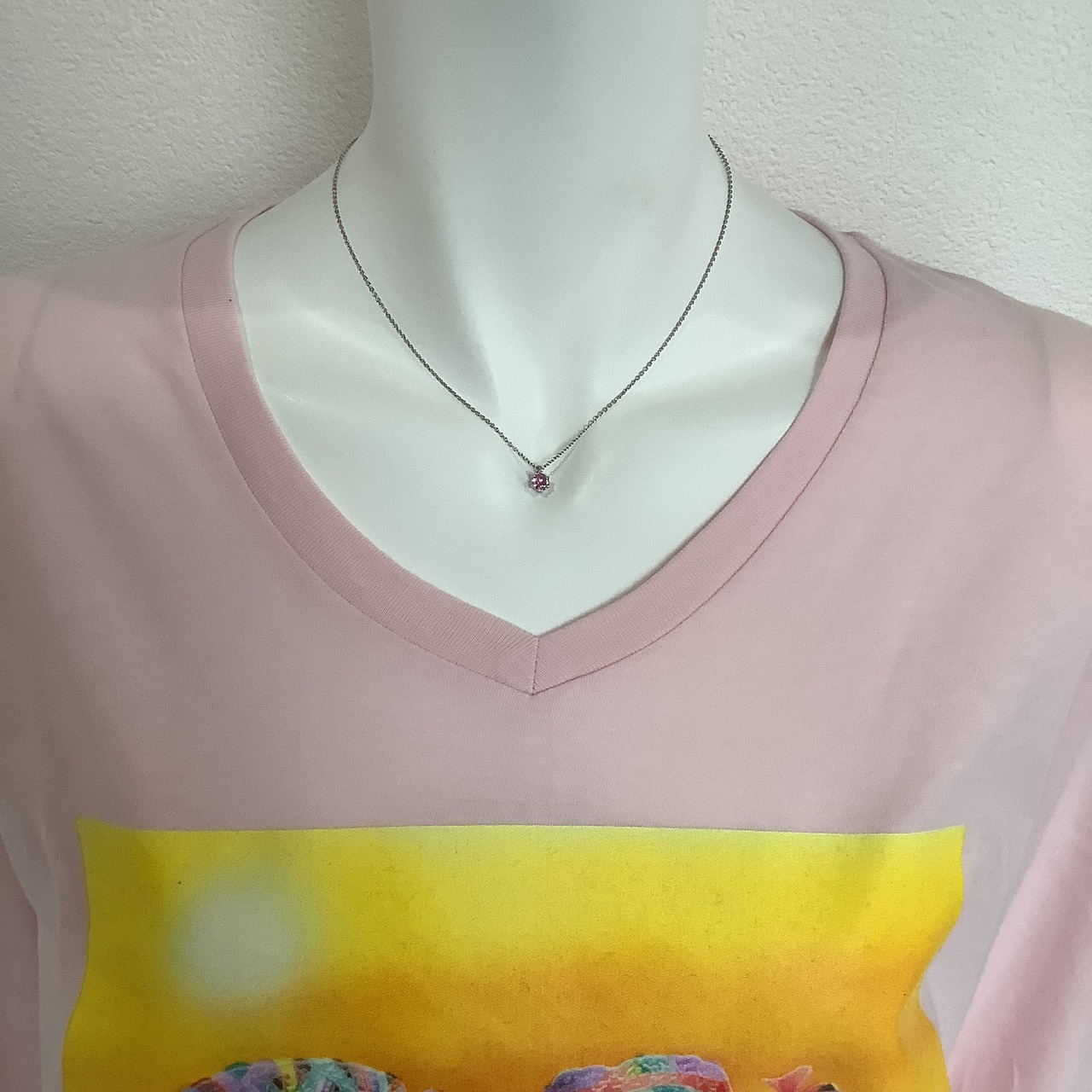 Vivid mammoth (マンモスの水浴び )  ロングTシャツ( Vネック ) フロストピンク