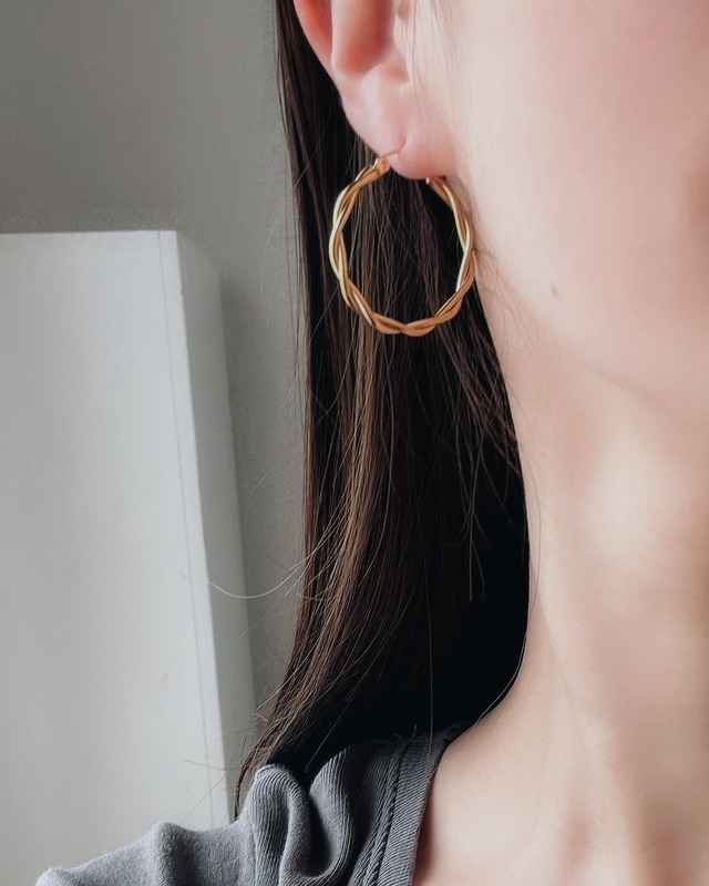 Twist hoop pierce -Gold-【アレルギー対応】