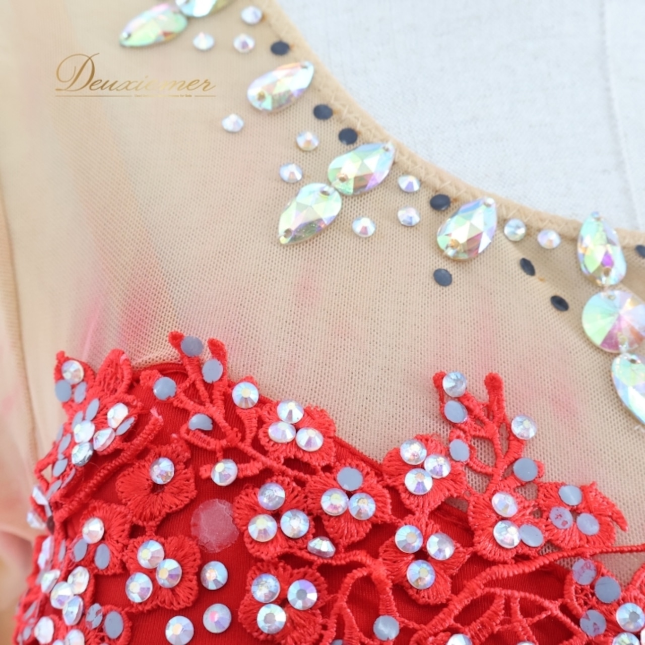 社交ダンス 衣装 スタンダードドレス ドレス ワンピース 赤 フリル レース デモ 競技 ダンス パーティ 発表会 豪華 華やか 真っ赤 上品 レッド系 フリルレース おしゃれ デザイン 競技用 衣装 女性用 パフォーマンス ステージ衣装 ステージパフォーマンス