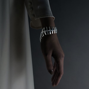 [egoistic series] leaf vein move bracelet [yvdi]  / Y2403KHB5258