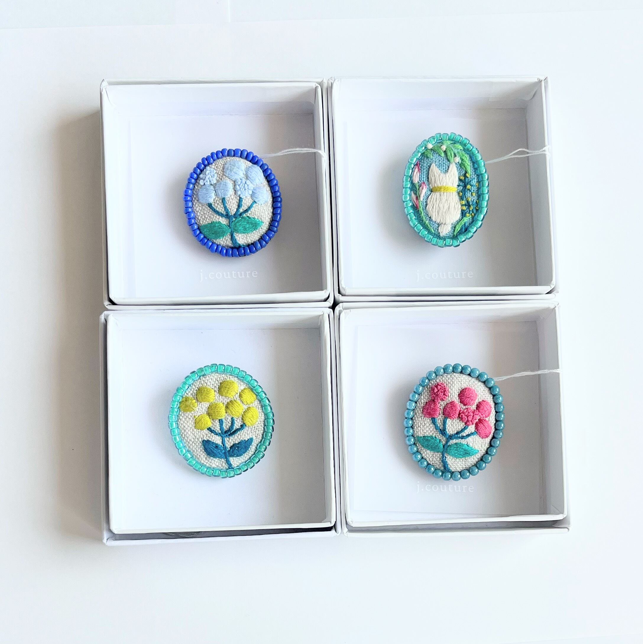 ビーズで飾った草花のミニ刺繍ブローチ【botanical】#356 | j.couture