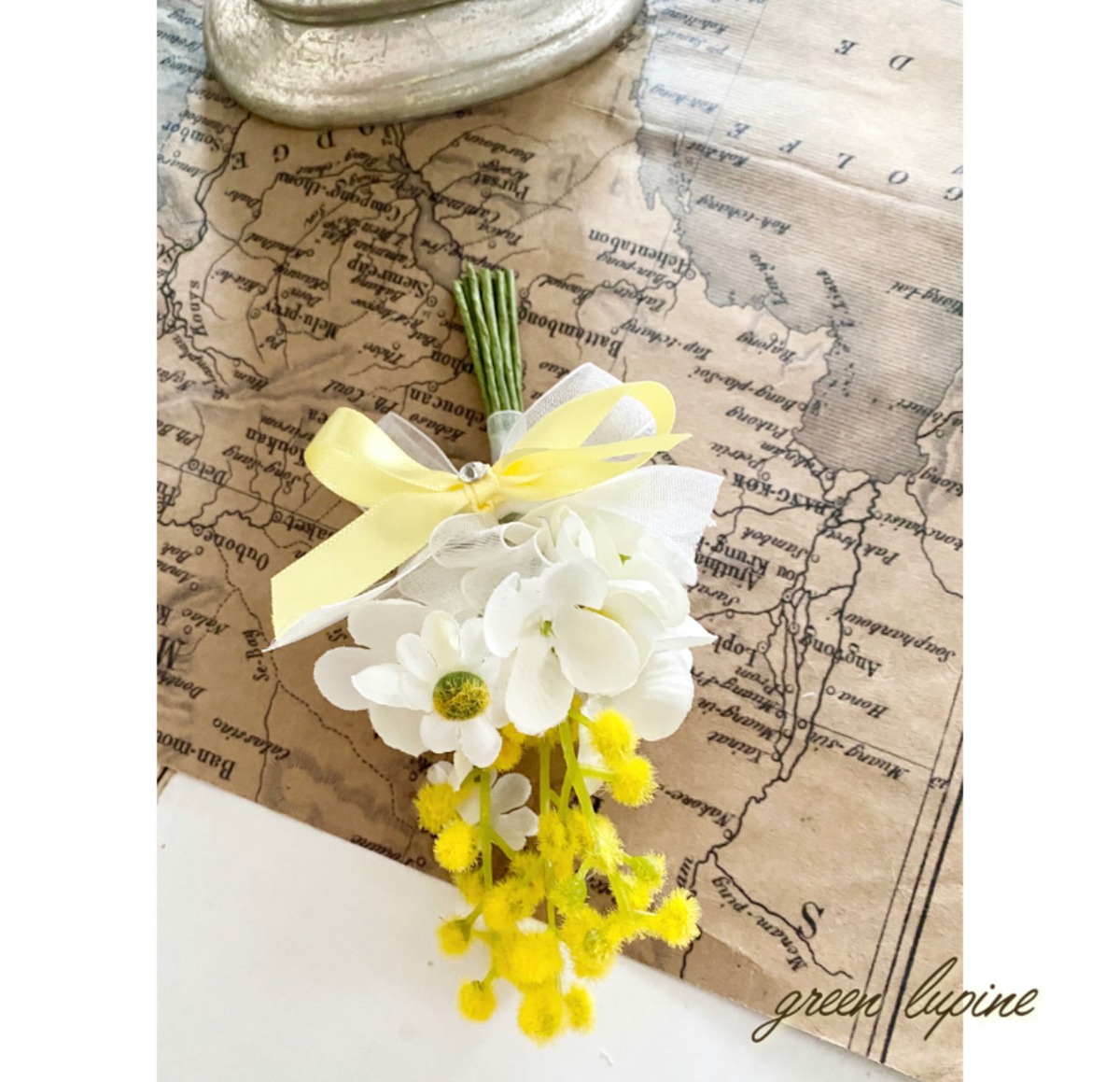 ラッピングコサージュ ミモザのスワッグ風ラッピングコサージュ レモンイエロー 白 Green Lupine