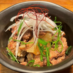 【絶品】ステーキハウスが作る牛スジ煮込み[New product] Stewed beef tendon made by steakhouse