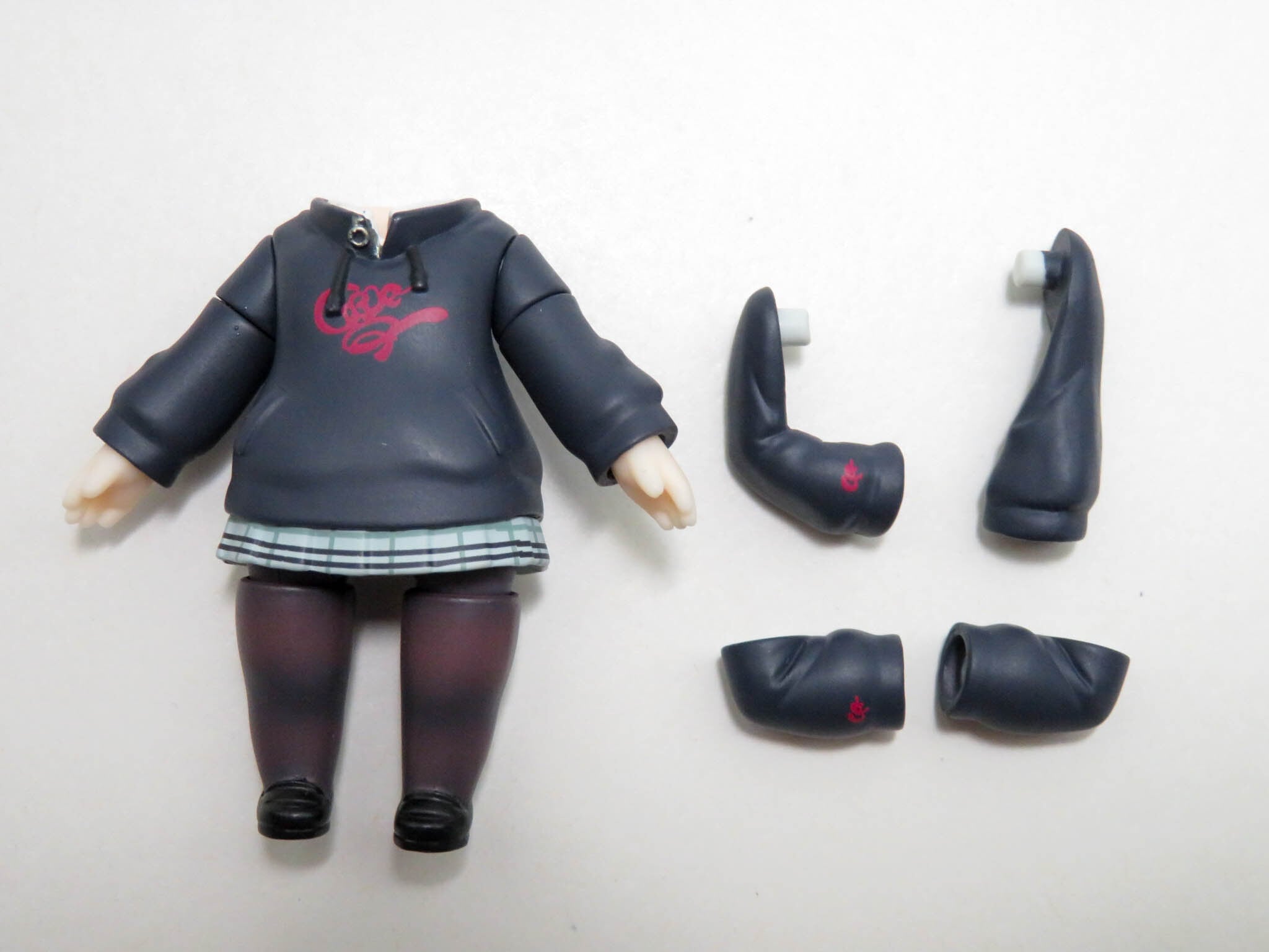 再入荷【2617】 樋口円香 体パーツ パーカー制服 ねんどろいど