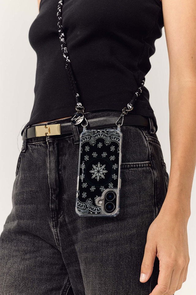ラコックフランセーズ   iPhoneケース ストラップホール付き プリントケース バンダナ ブラック 黒 Coque iPhone PrAnneaux Imprimée Bandana Noir