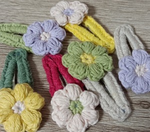花のピン留め　かぎ編み　６個いり