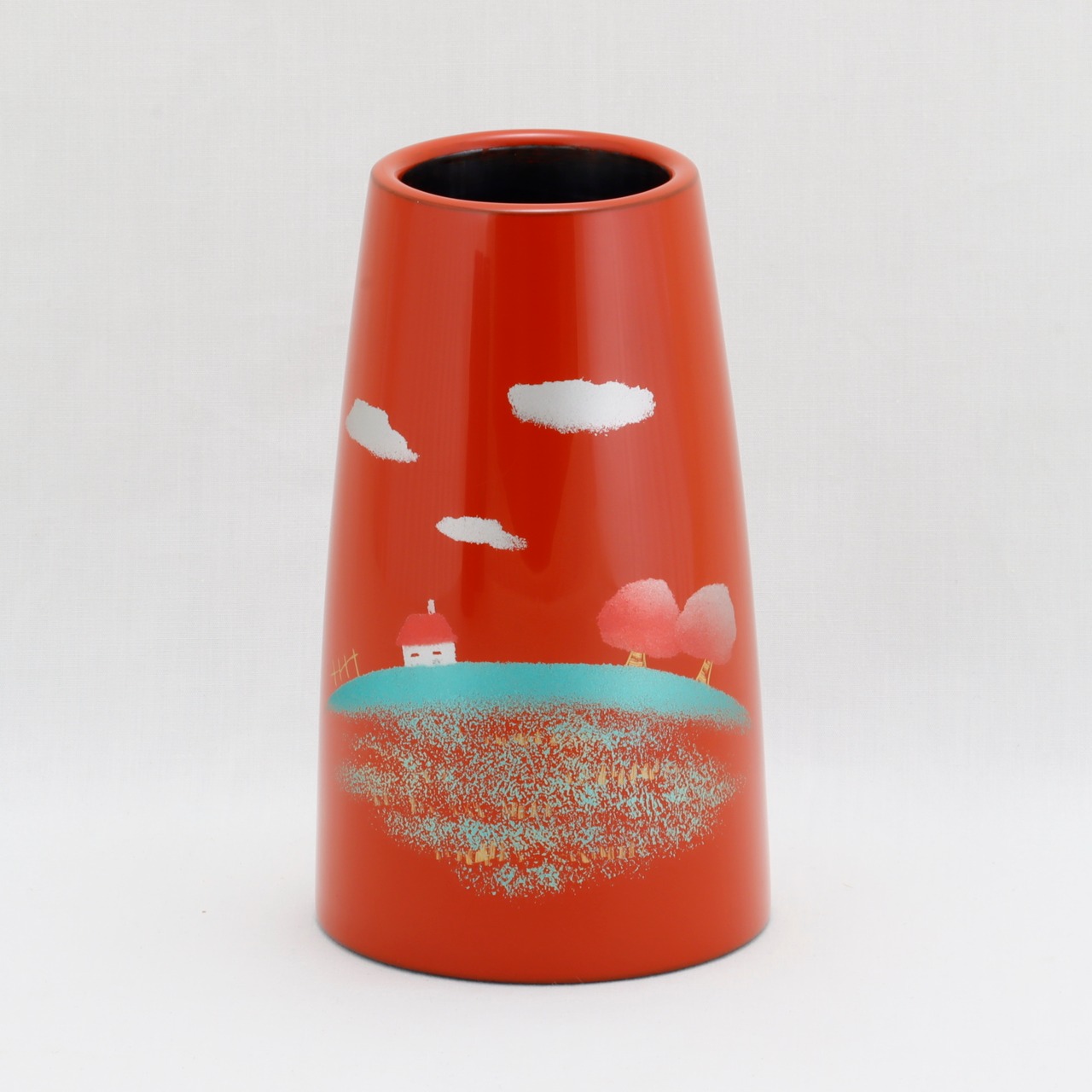 917-6 輪島塗 花器／ペン立て形／洗朱塗／丘の風景沈金