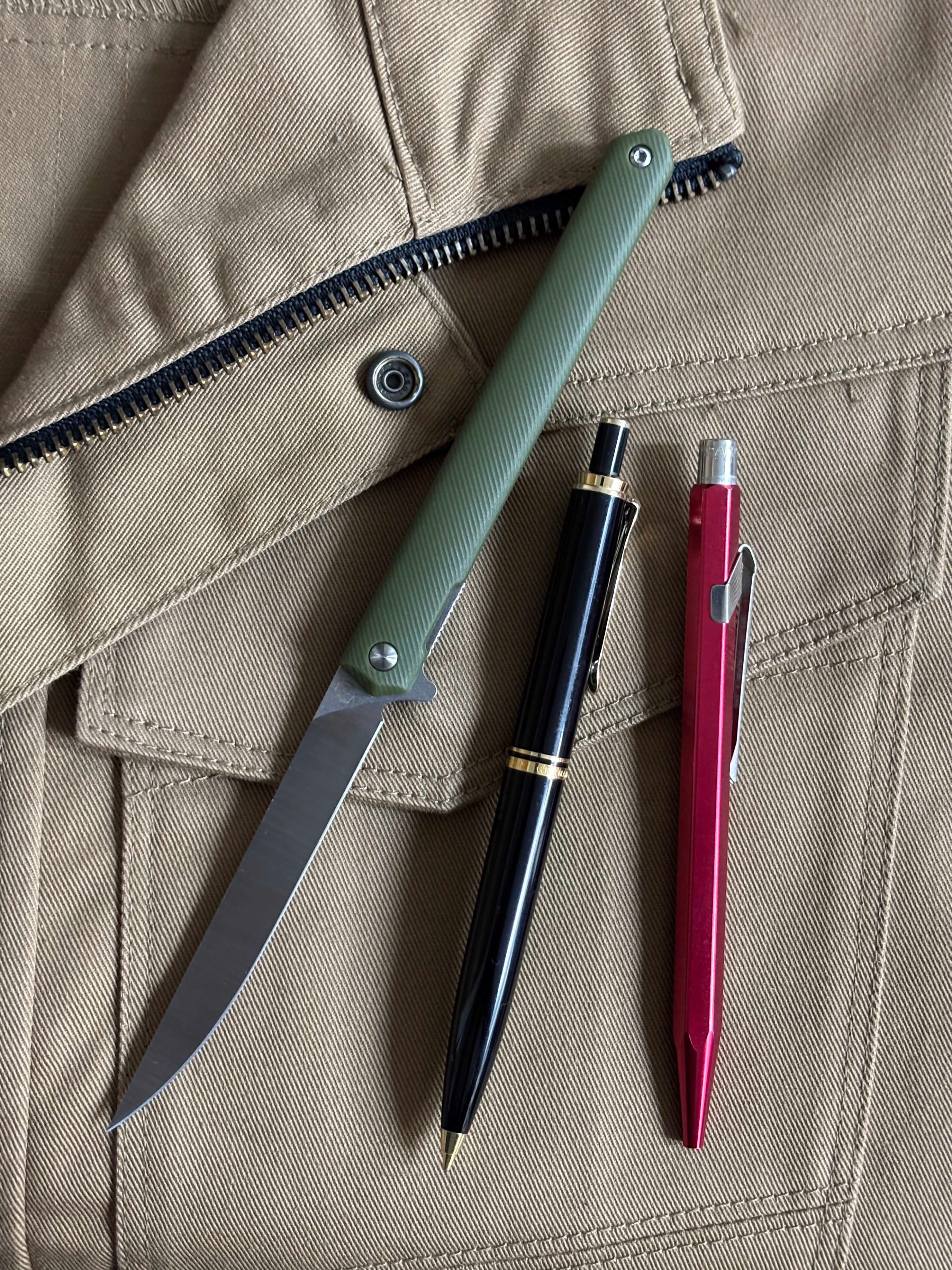 fk.08 Stealth Edge［ステルスエッジ］ 作業着のペン差しにジャスト