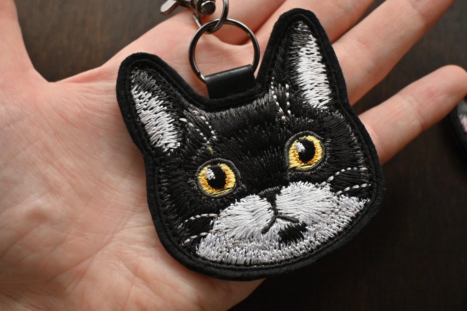 刺繍猫ちゃんのキーホルダー | 猫と暮らす洋裁店