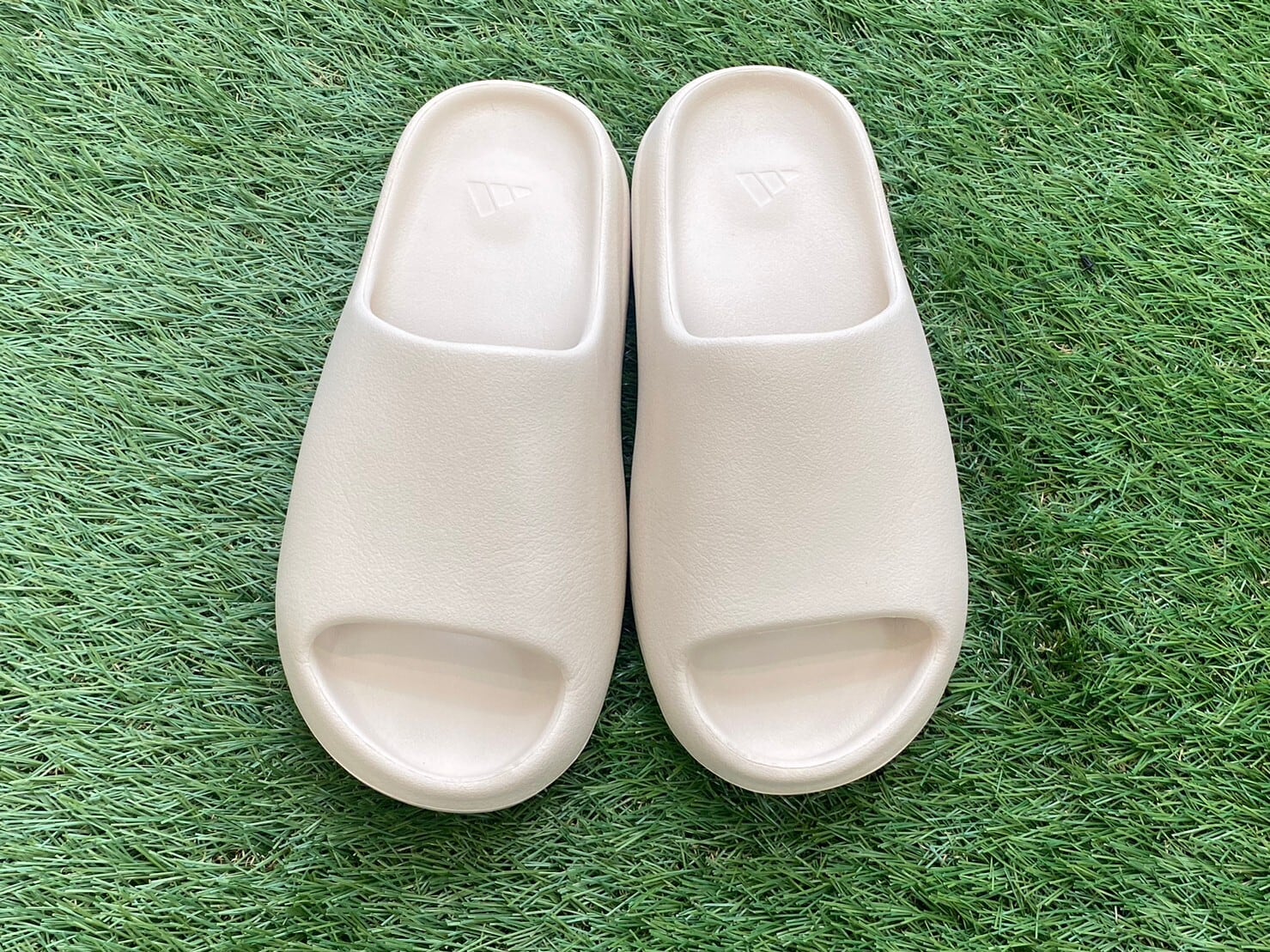 adidas YEEZY SLIDE BONE FZ5897 27.5cm 22321 | BRAND BUYERS OSAKA