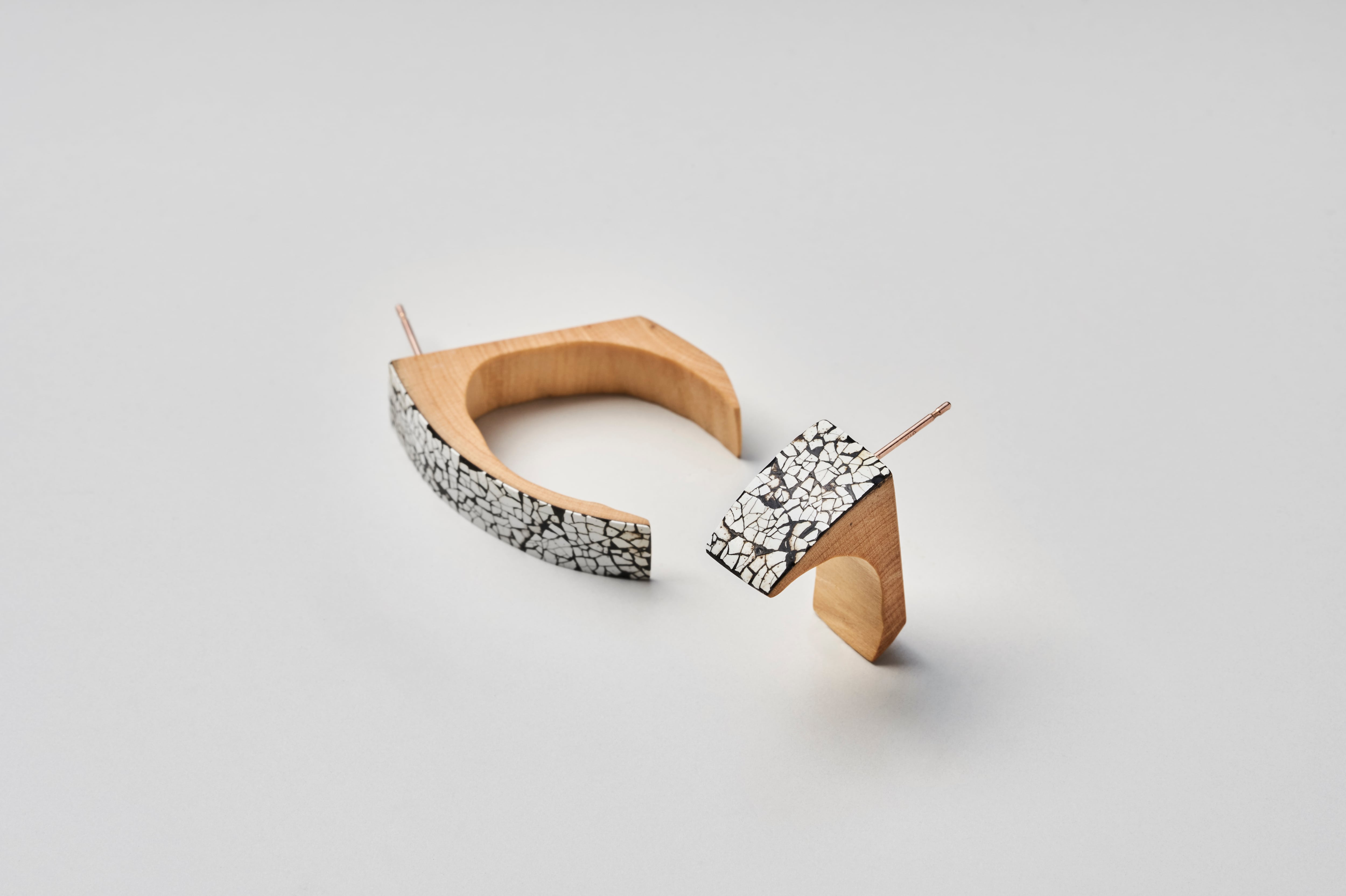 柘植卵殻ピアス / Boxwood earring | geppak