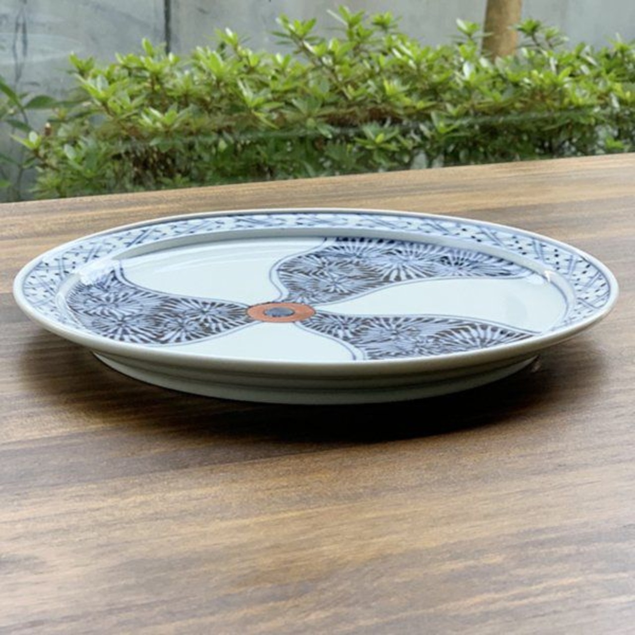 【まるふくオリジナル】有田焼　玉渕７寸皿　染錦朱巻祥瑞蛸唐草 33-039