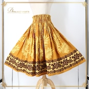 フラダンス 衣装 パウスカート ブラウン系 プルメリア柄 モンステラ柄 ハワイアンプリント アロハ フラ ダンス レッスン 練習 植物柄 花柄 シングル スカート フレア 華やか おしゃれ かわいい 上品 イエロー系 茶 黄 フラダンス衣装 おしゃれなスカート ハワイアンファッション カジュアル キュート ダンスウェア