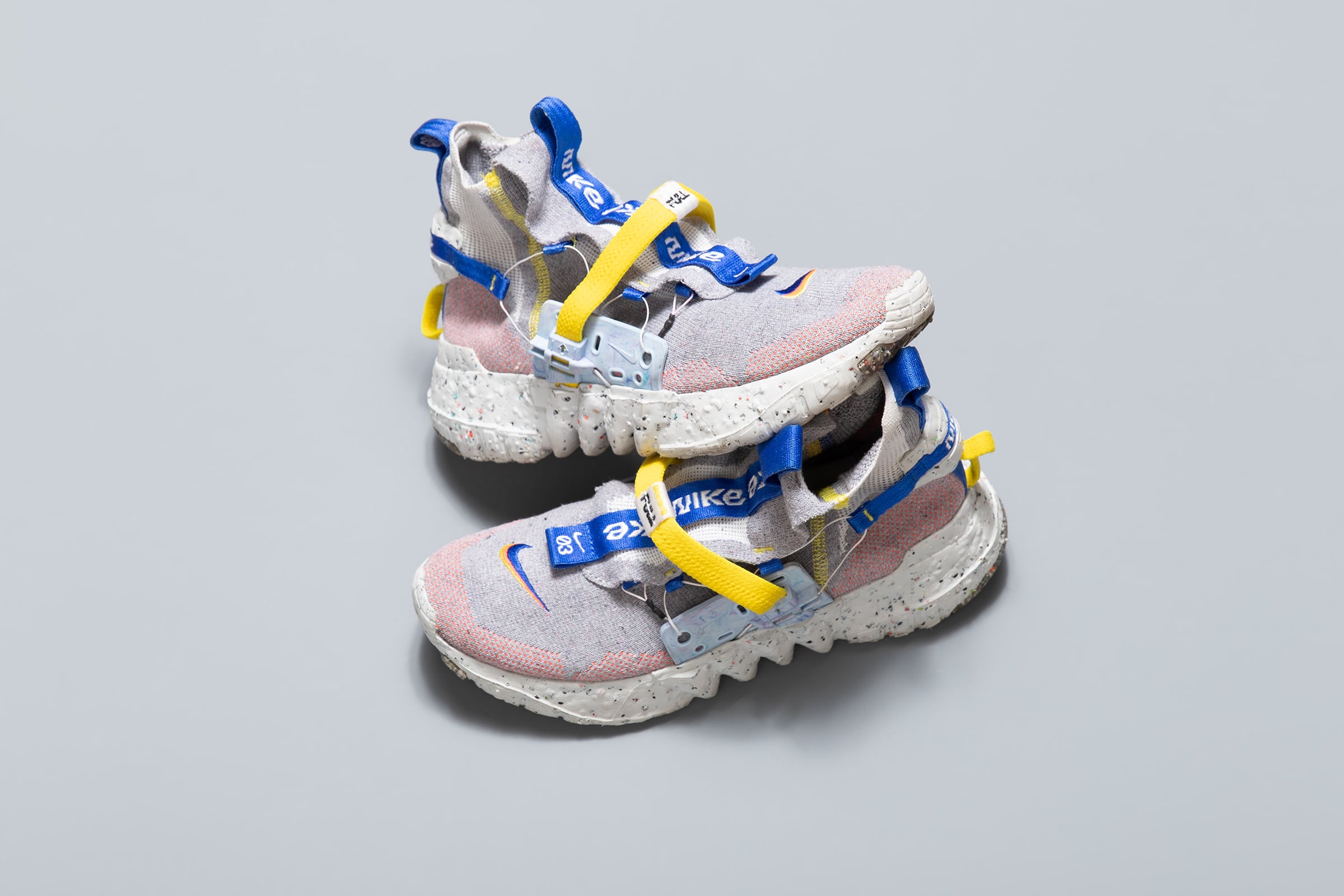 NIKE SPACE HIPPIE 03