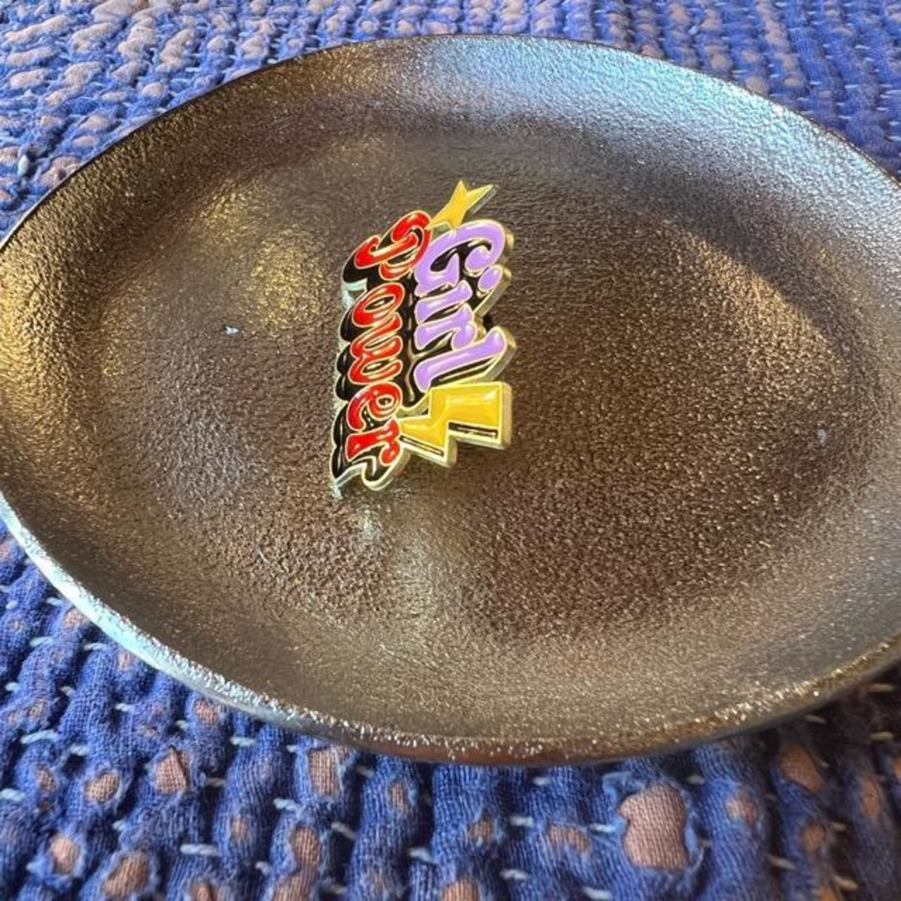 TOPANGA Jewelry　pin brooch　Girl Power　ピンブローチ　ガールパワー　プレゼント　ギフト　