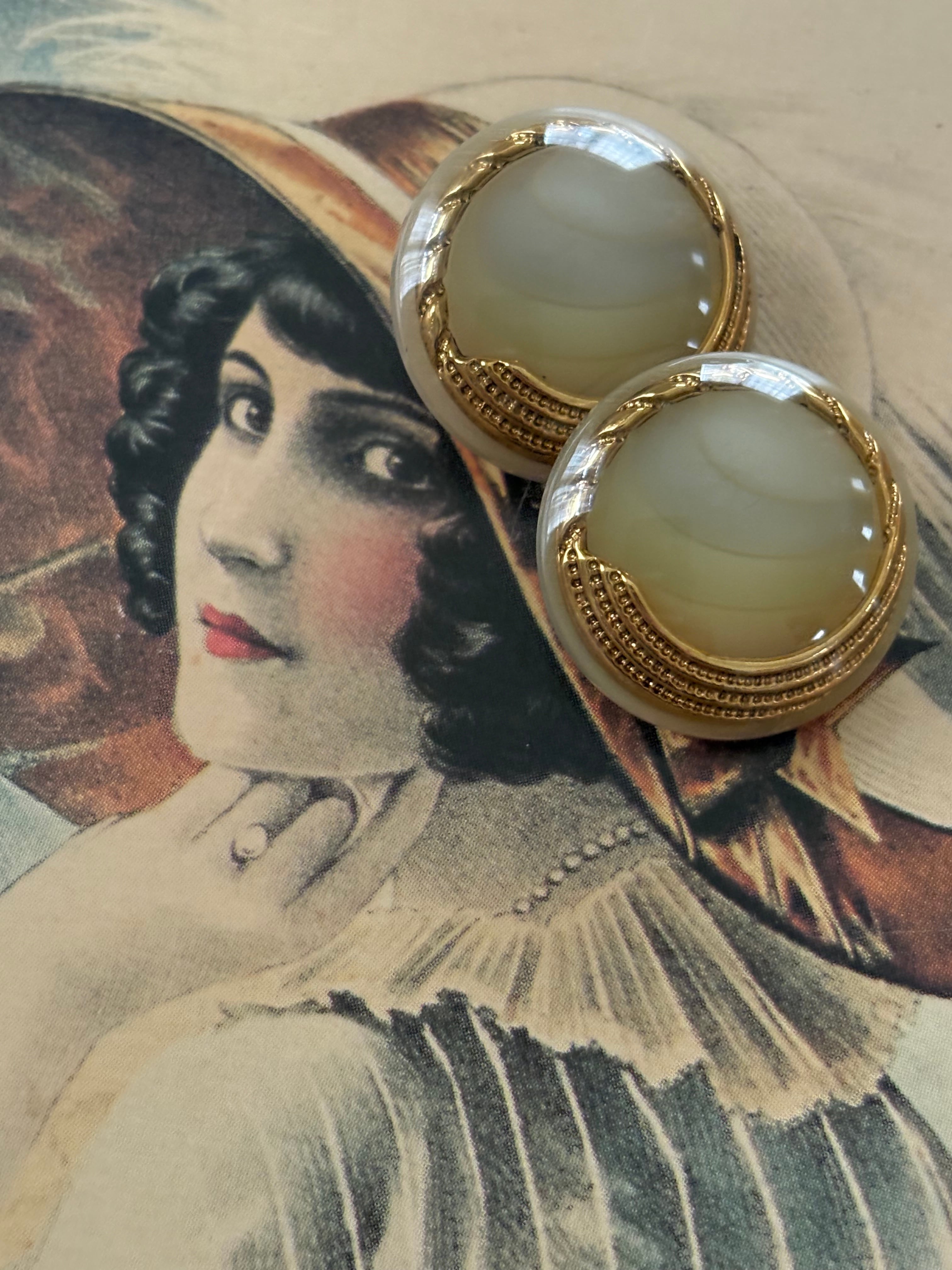 20mm イタリア ヴィンテージボタン エレガントベージュ ゴールド 高級 アクセサリーパーツ 装飾材 カルトナージュ