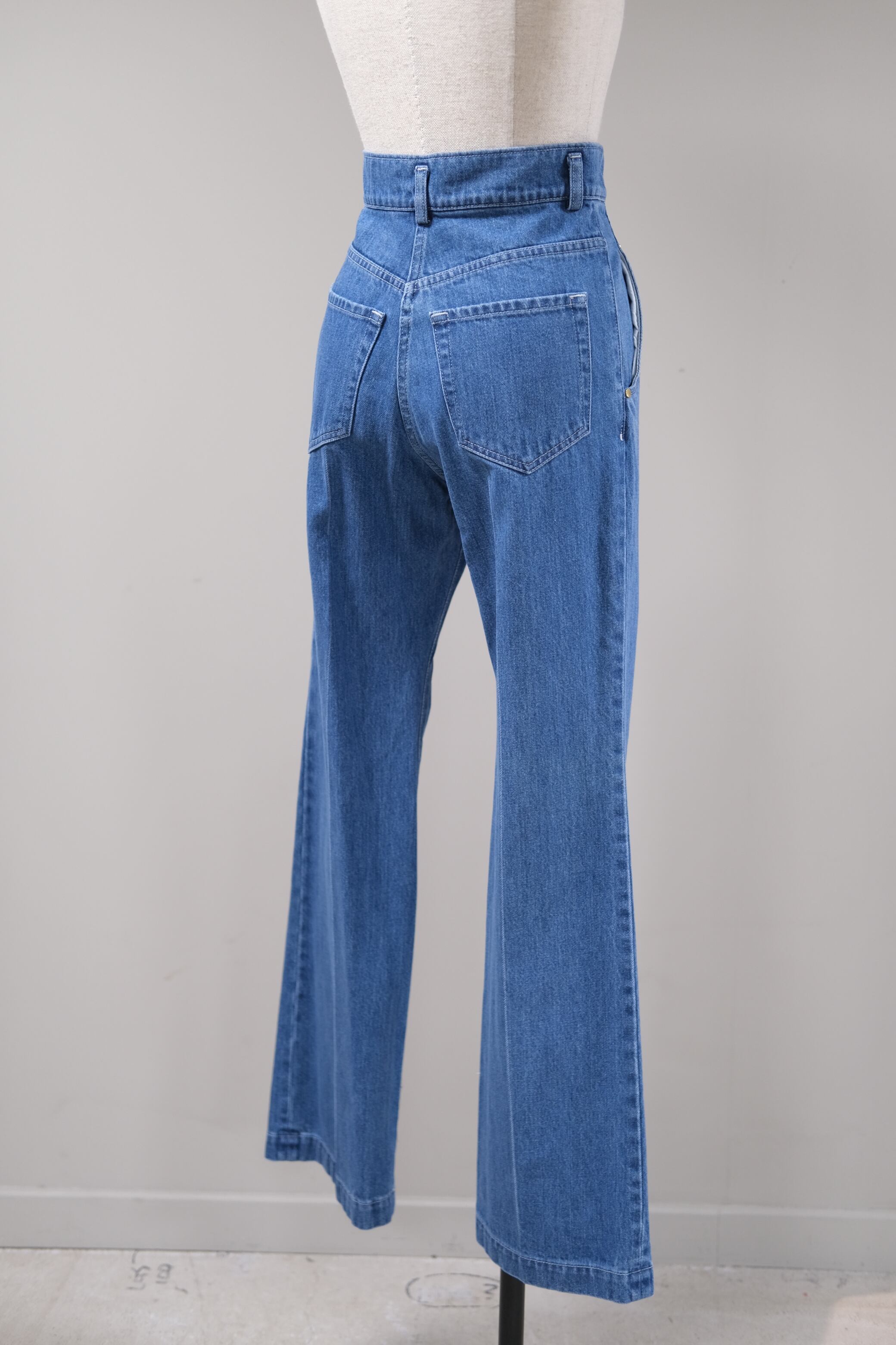 Mame Kurogouchi】High Waisted Flare Jeans | loop