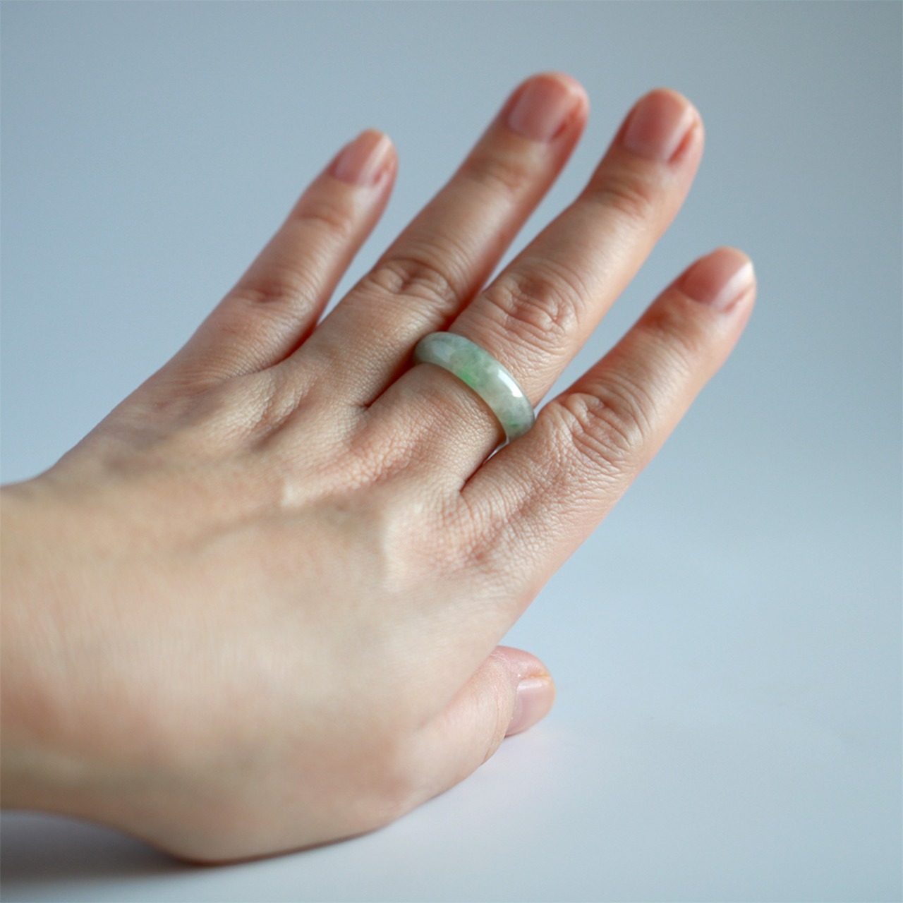 【16,5号】透明感あふれる 天然翡翠リング くり抜き甲丸リング A貨翡翠 jd_rg1481