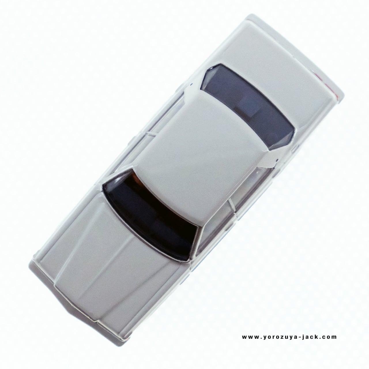 トミカリミテッドヴィンテージネオ LV-N78a トヨタ クラウン 4ドア