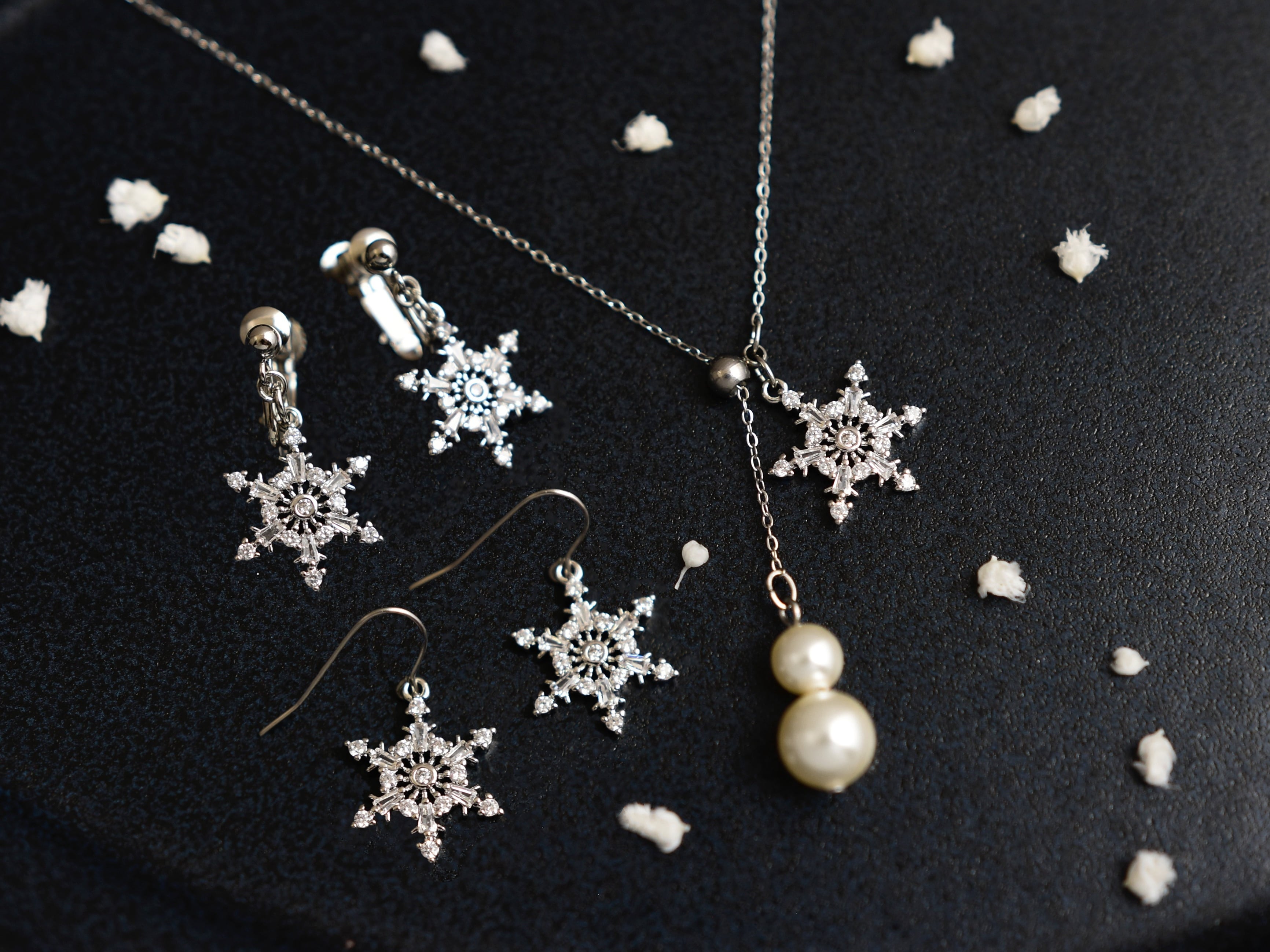 秋限定【14kgf ネックレス】金木犀の花束（グリーンの天然石の葉っぱ