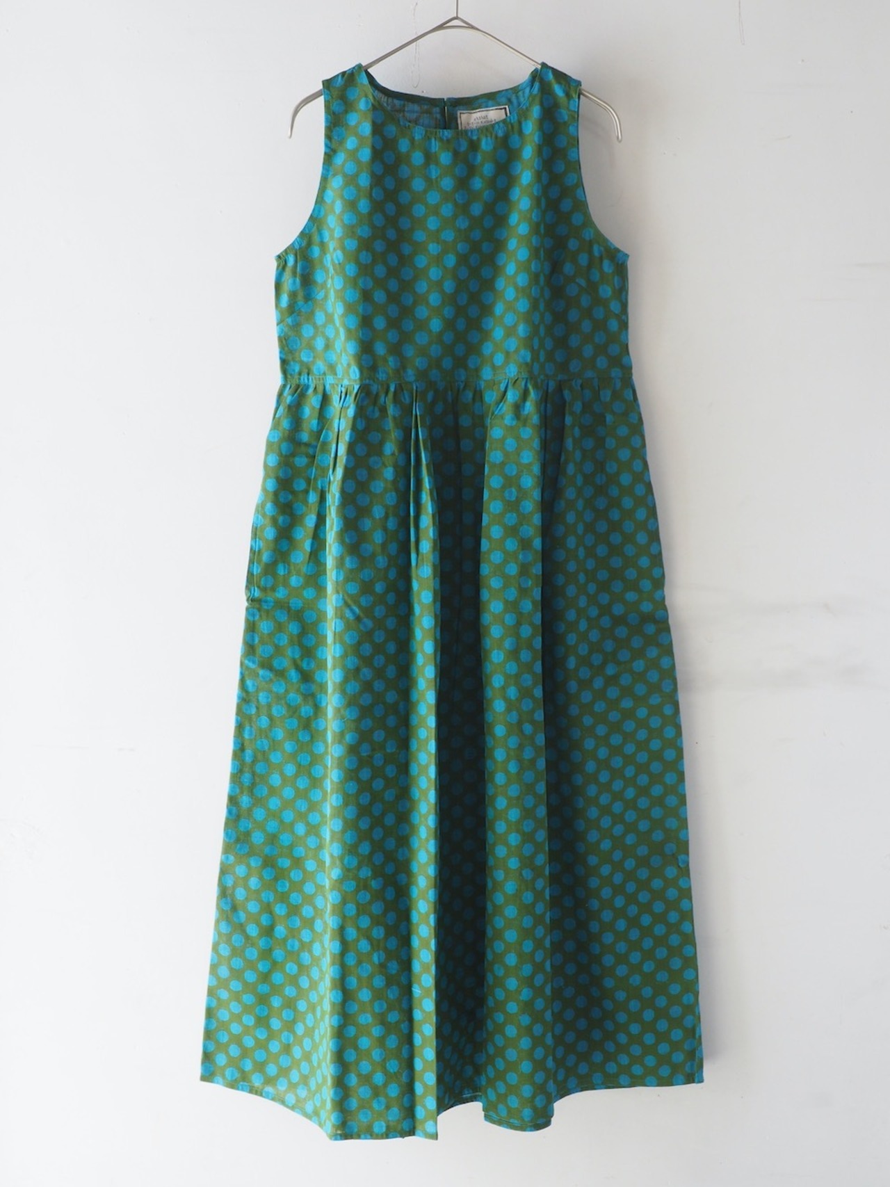 237g016 no sleeve gathered one piece