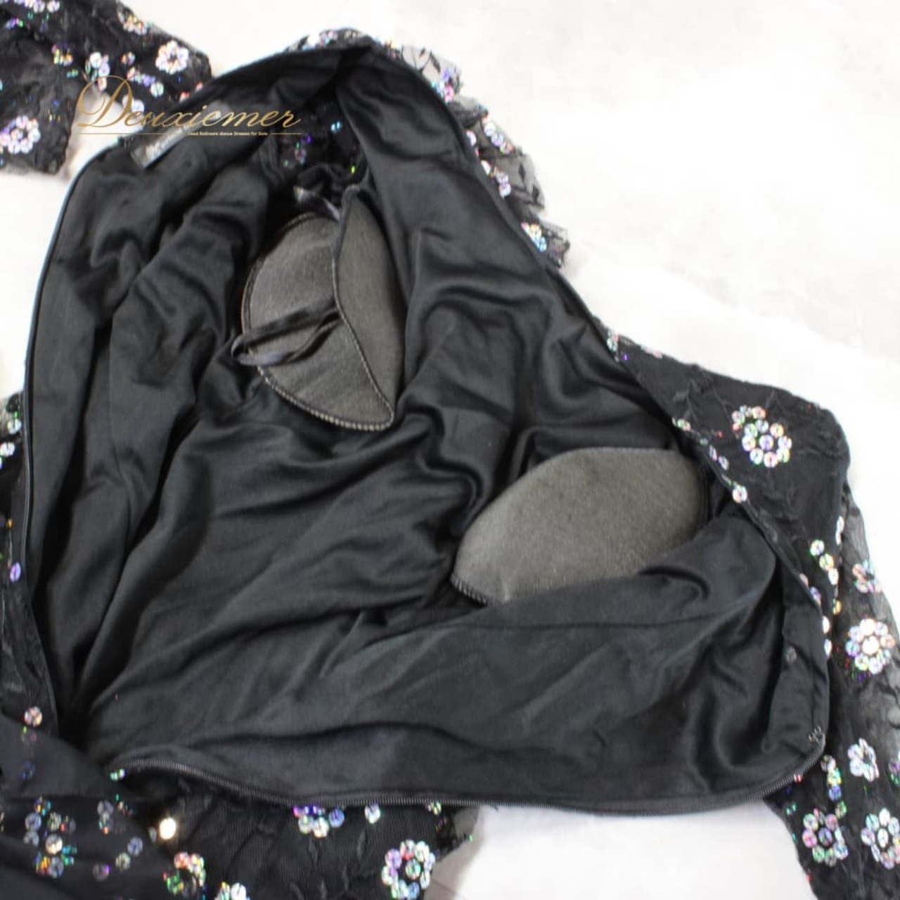 社交ダンス 衣装 スタンダード ドレス ワンピース パーティドレス prima boutique 黒 ブラック系 シルバー系 キラキラ フリル ステージ衣装 黒ドレス ロングドレス フリルスカート ティアードスカート ラッフルスカート 総柄 ドット柄 花柄風 スパンコール風 ラメ きらきら 体型カバー キラキラワンピース ステージ用 舞台衣装 ダンス発表会 パーティー 結婚式 二次会 ナイトイベント 華やか 上品 エレガント アーバンブラック プリマブティック ブラックフォーマル風 光沢感