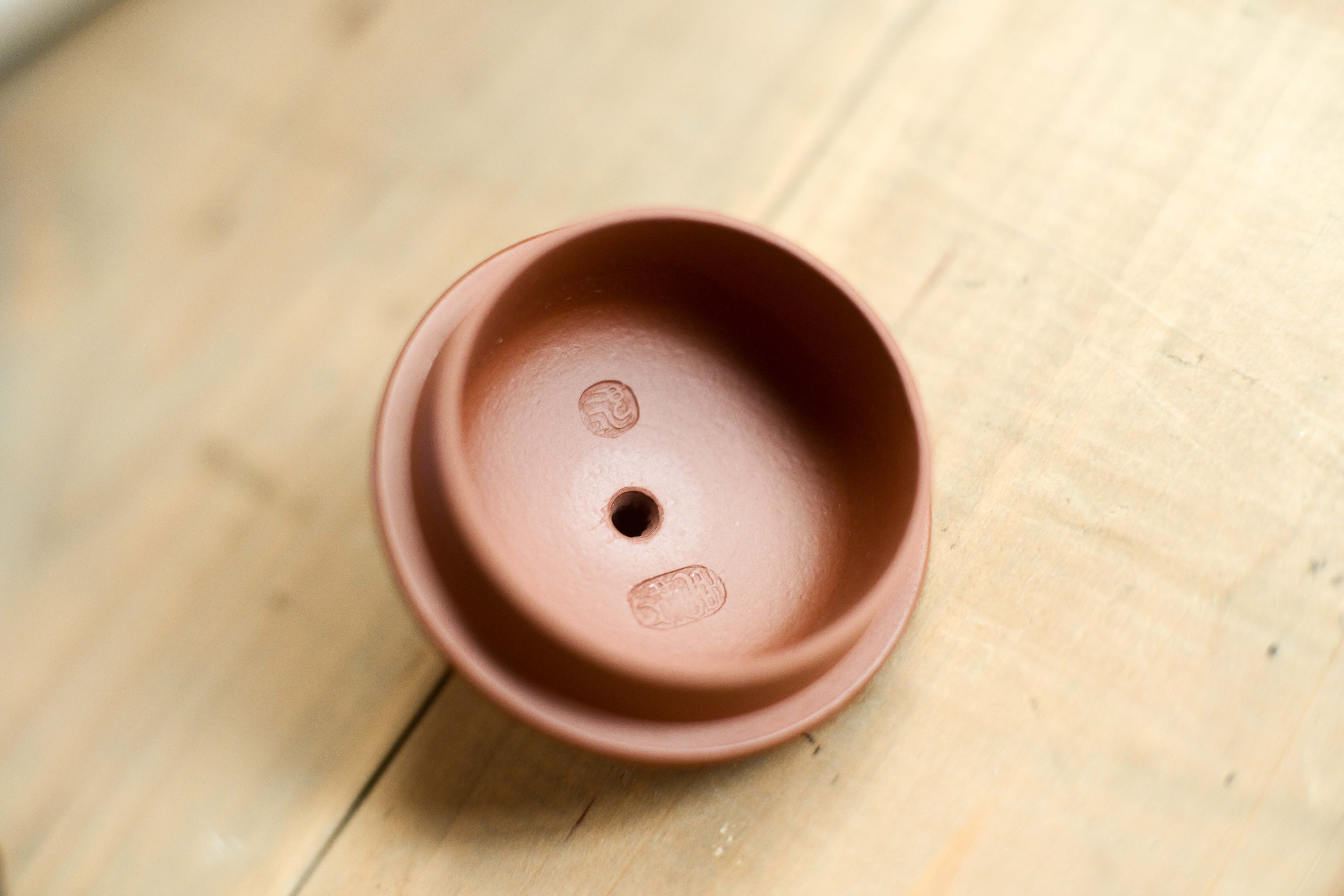 常滑焼　水川玉斎　朱泥　細字漢詩山水文　茶壷　茶心壷　時代箱付　D　R7354B 387e22a97b917f81c3d19fd709170f