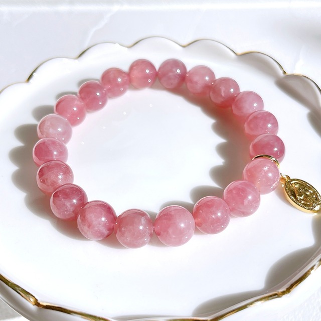 マダガスカル産 ディープローズクォーツ10mm 不思議のメダイ チャームブレスレット✧シンプルブレスレット✧