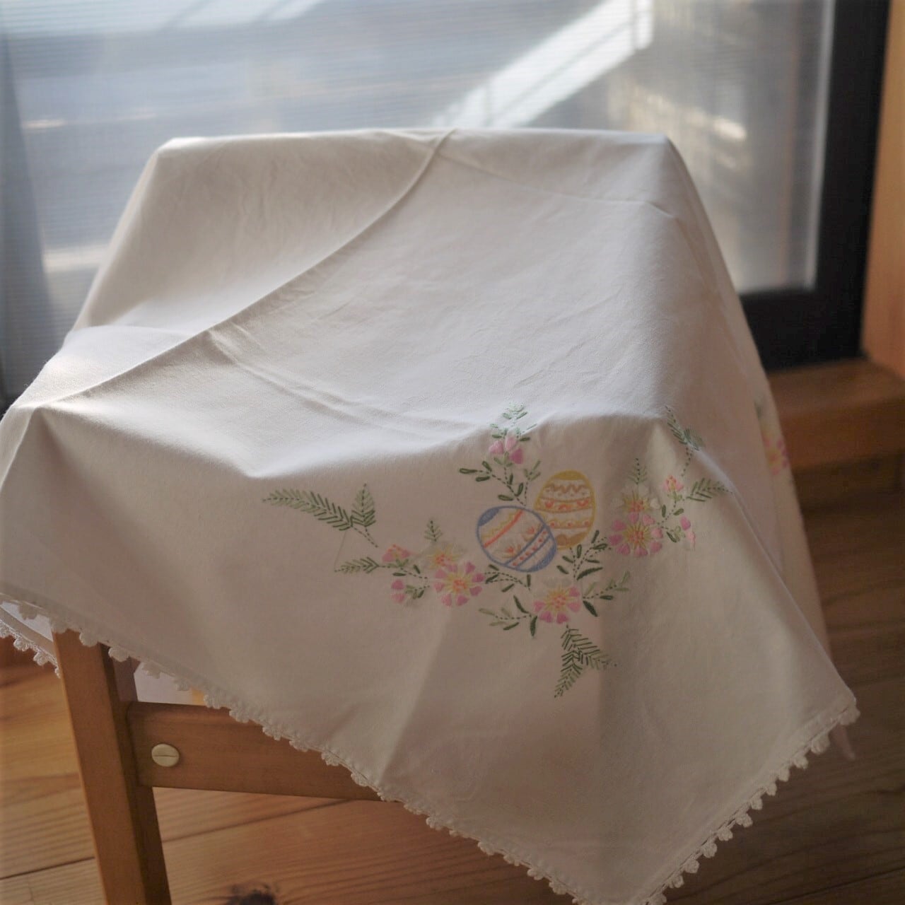 イースターエッグ 刺繍テーブルクロス ドイツ | こりすのパン屋Base店