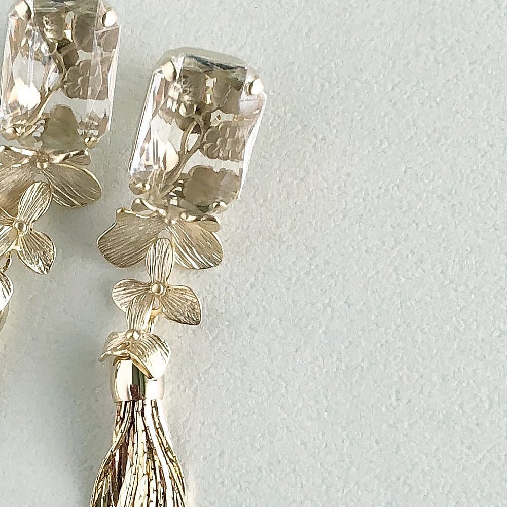 草花とメタルタッセルのイヤリング・ピアス/ゴールド【TER-073-GO