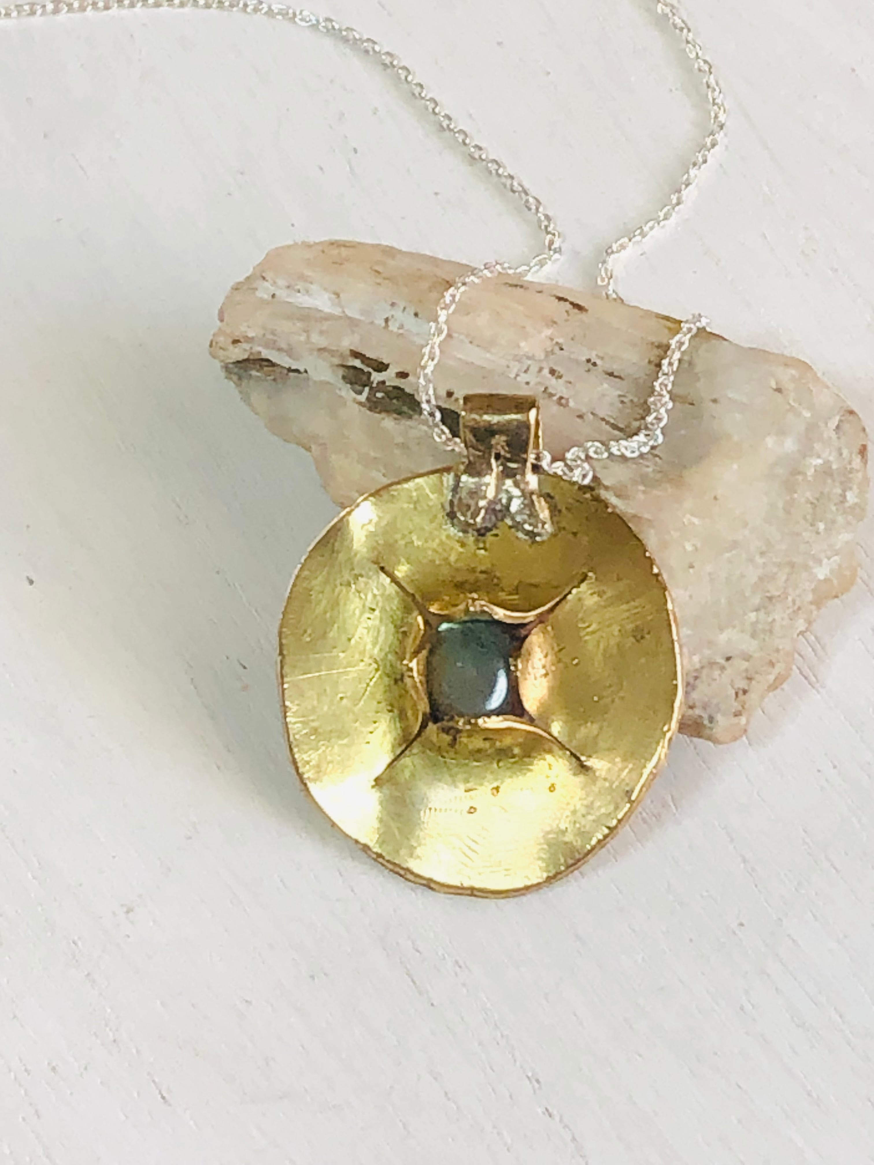 【一点物】マンモス ラブラドライト 真鍮ネックレス ラブラドライトの古代風ペンダント | Eden gemstone-Jewelry