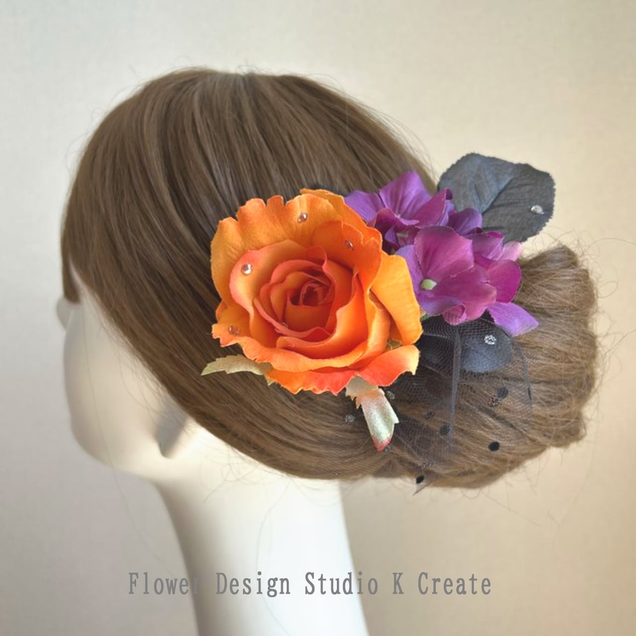 赤い薔薇と黒い葉っぱの髪飾り Uピン フラメンコ フローレス 花飾り