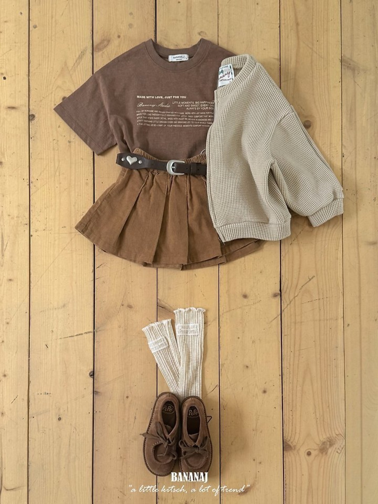 韓国子供服 / BANANA J / 26Autumn / ピグメント レタリングTシャツ / 秋服 / キッズ *XS~JS*