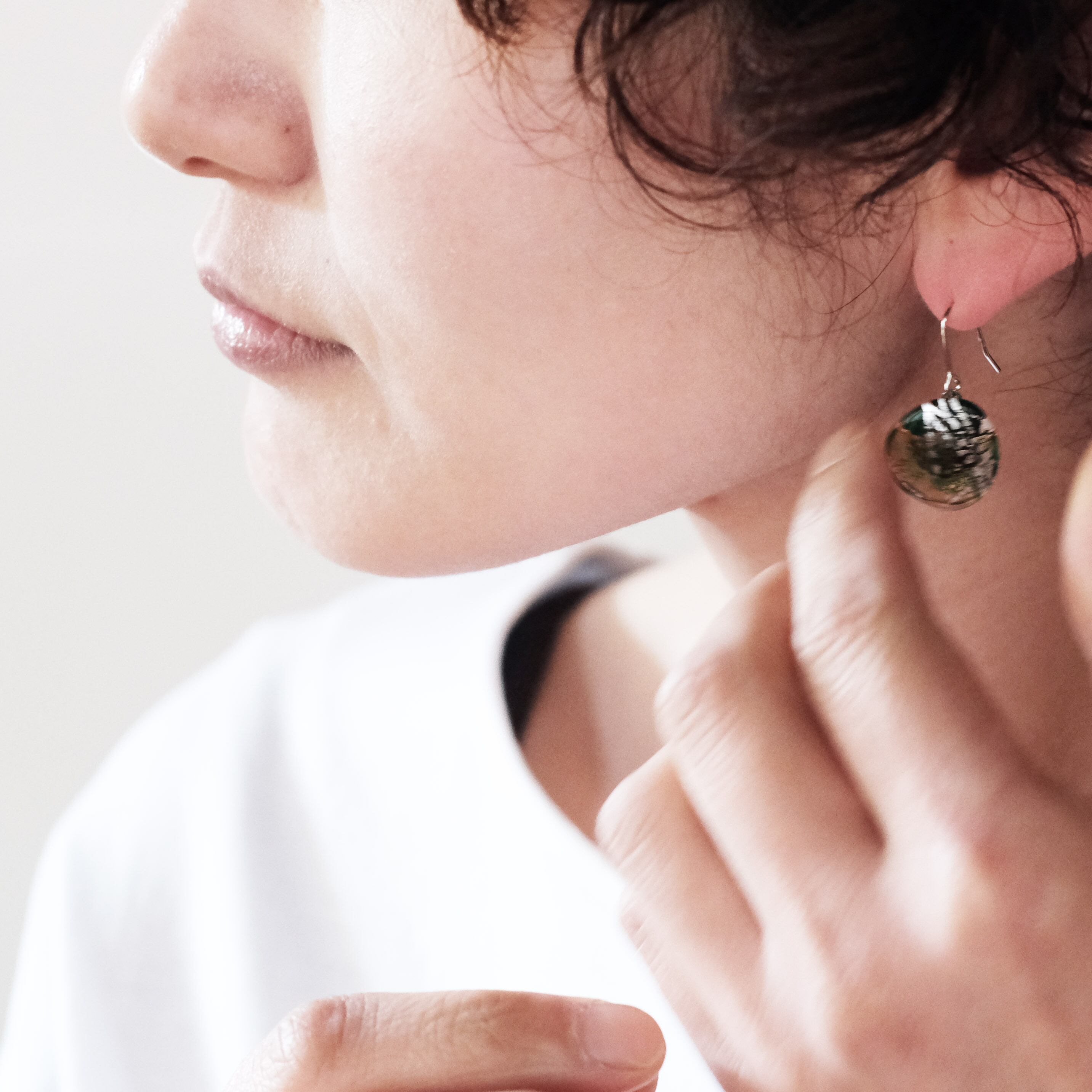 エメラルドグリーン と 金銀箔 の ピアス