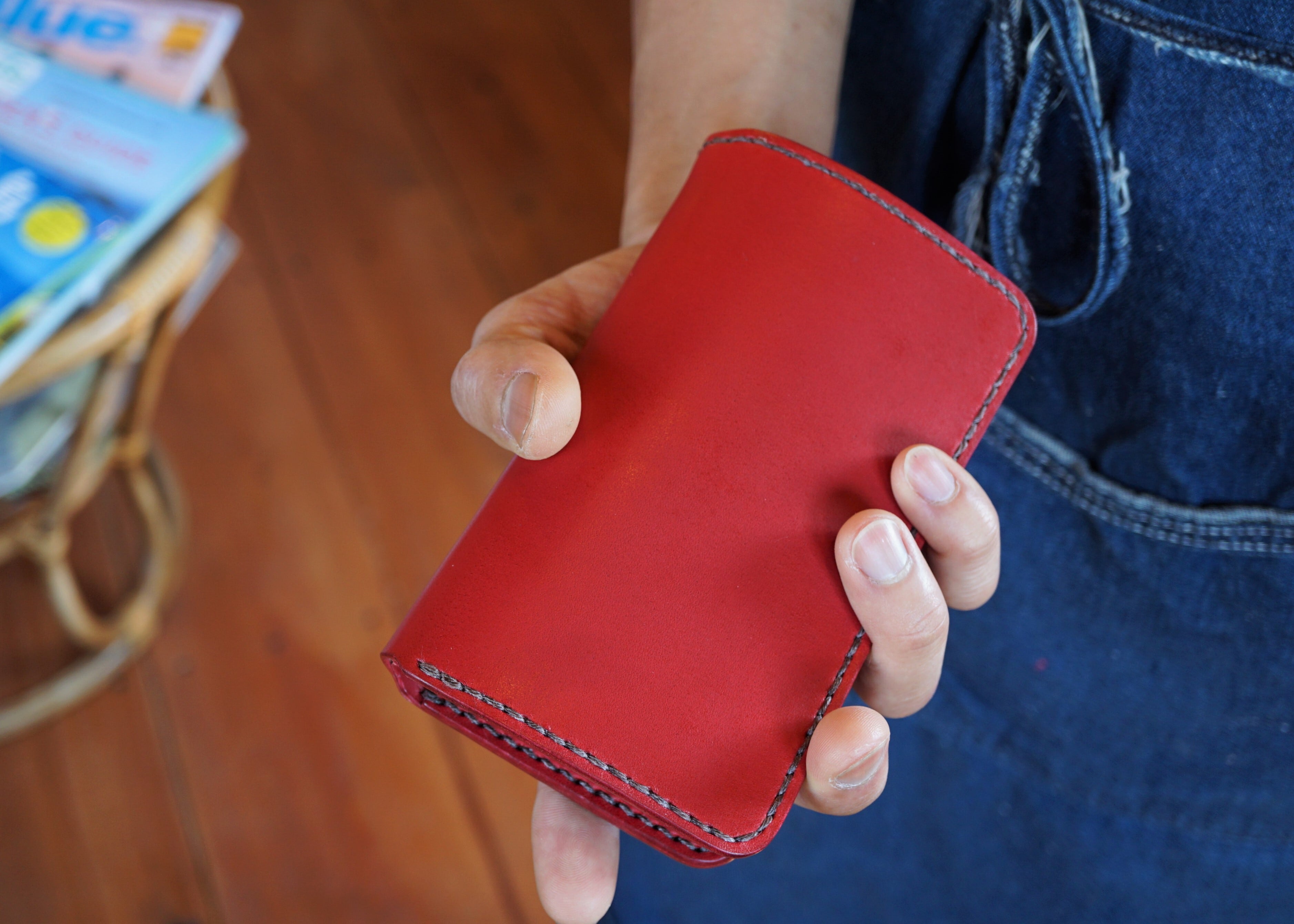 ★ミドルウォレットD　レッドステッチ ミドルウォレット（レッド） | 革細工とニュージーランド雑貨のお店